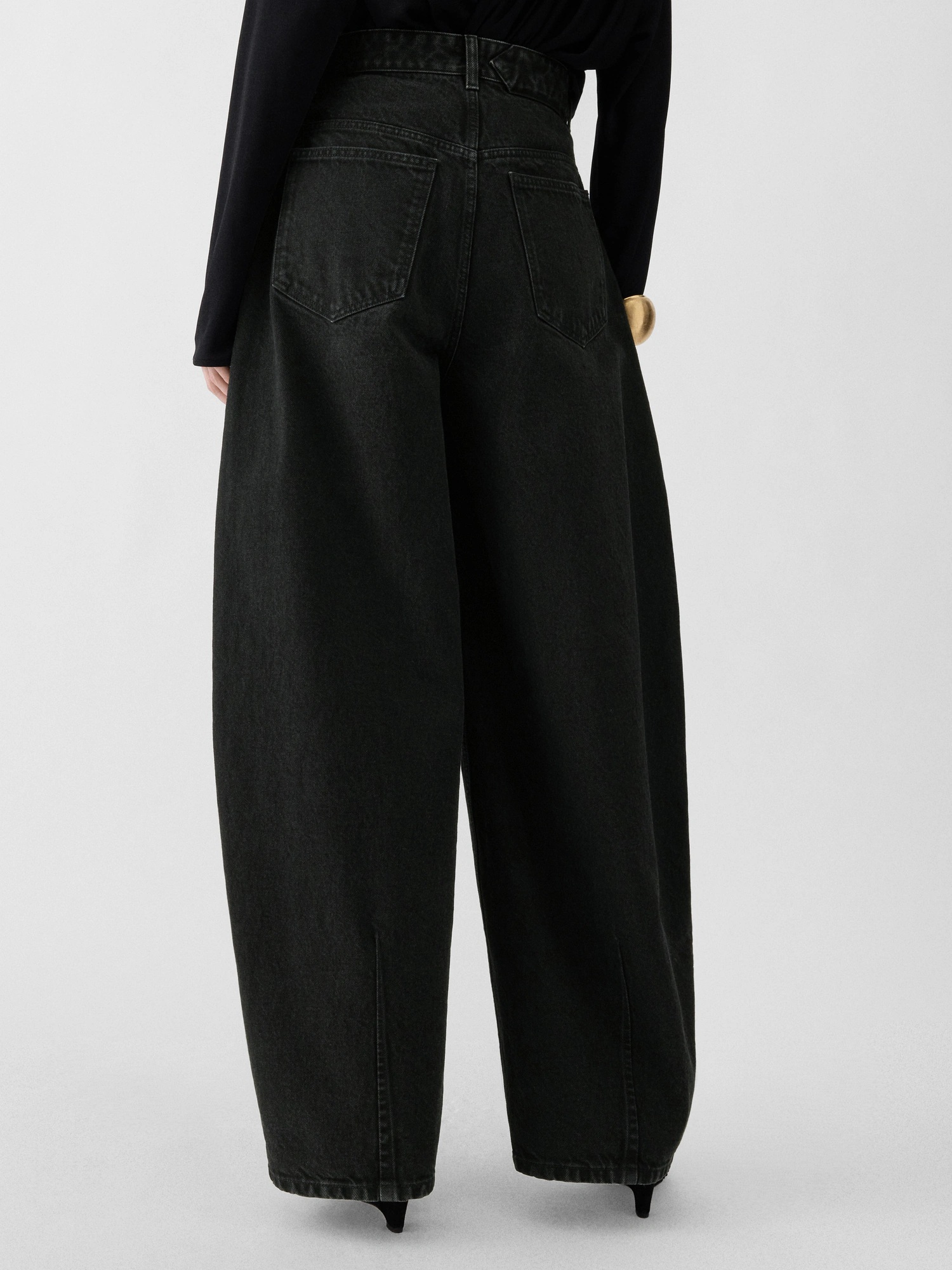 JACQUEMUS Ovalo de-Nîmes Jeans in Black