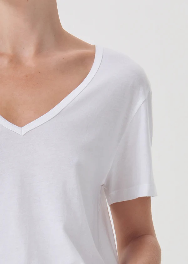 AGOLDE Cameron V-Neck Tee in White XS
