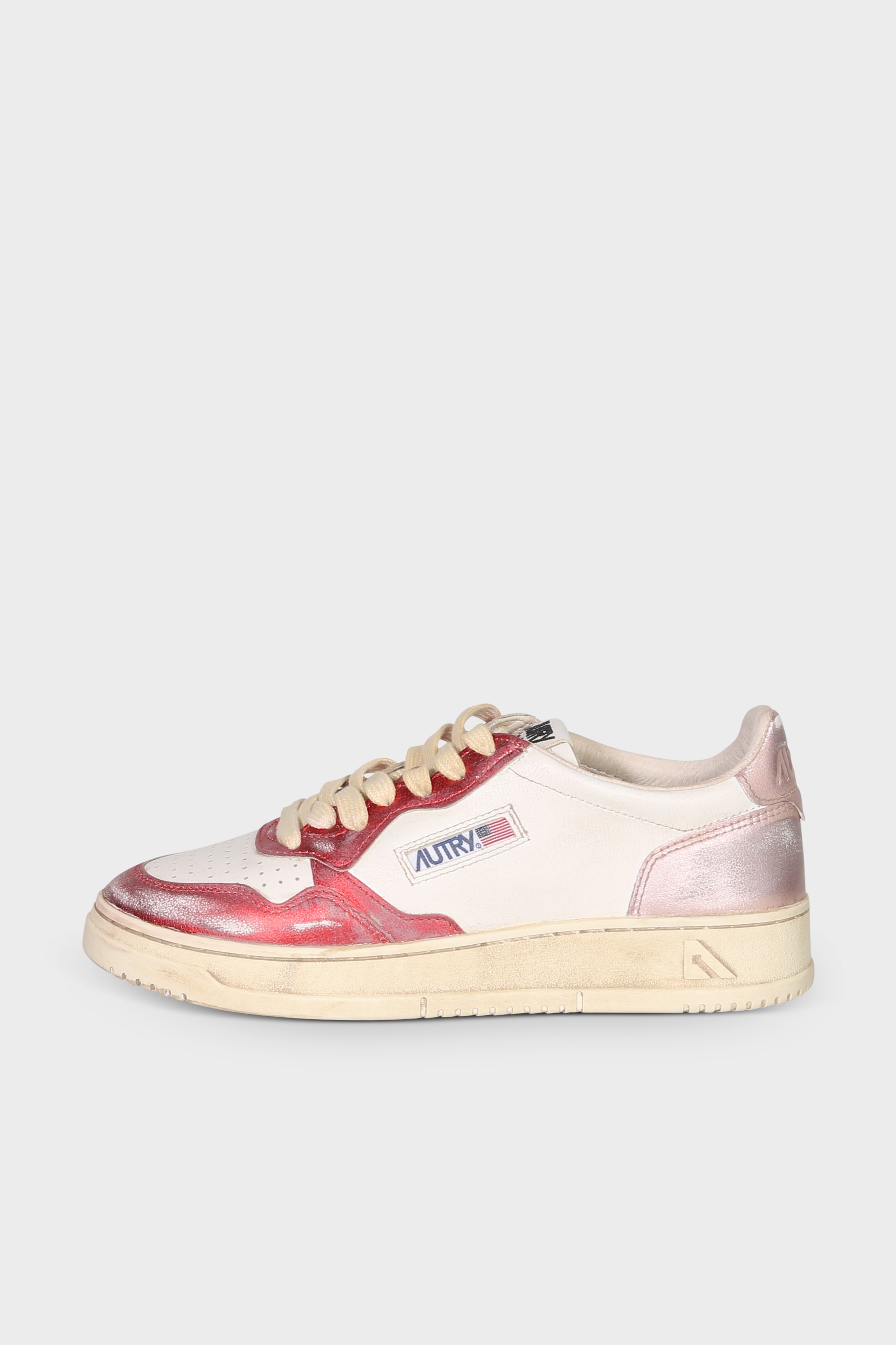 AUTRY ACTION SHOES Super Vintage Low Sneaker in Red/Pink AUTRY ACTION SHOES Super Vintage Low Sneaker in Red/Pink