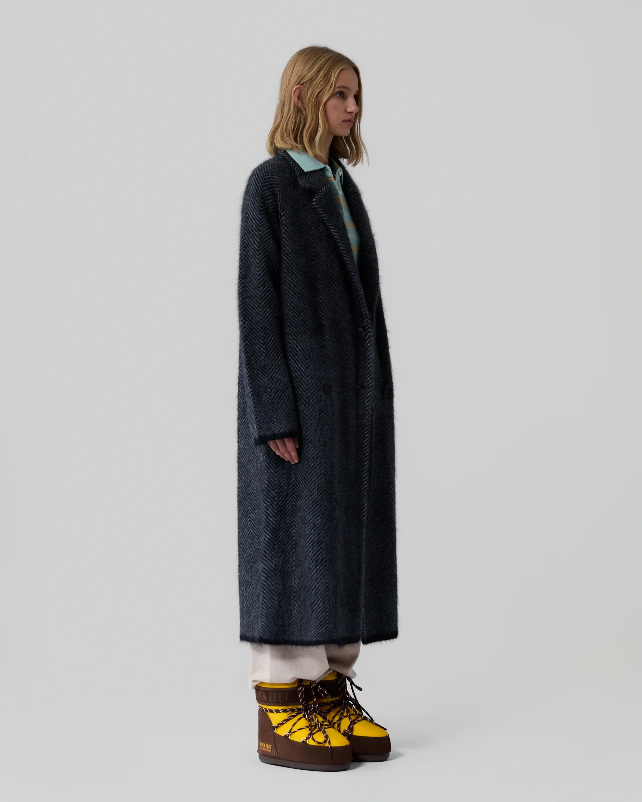 GUEST IN RESIDENCE Grizzly Cashmere Coat in Black/Heather Grey