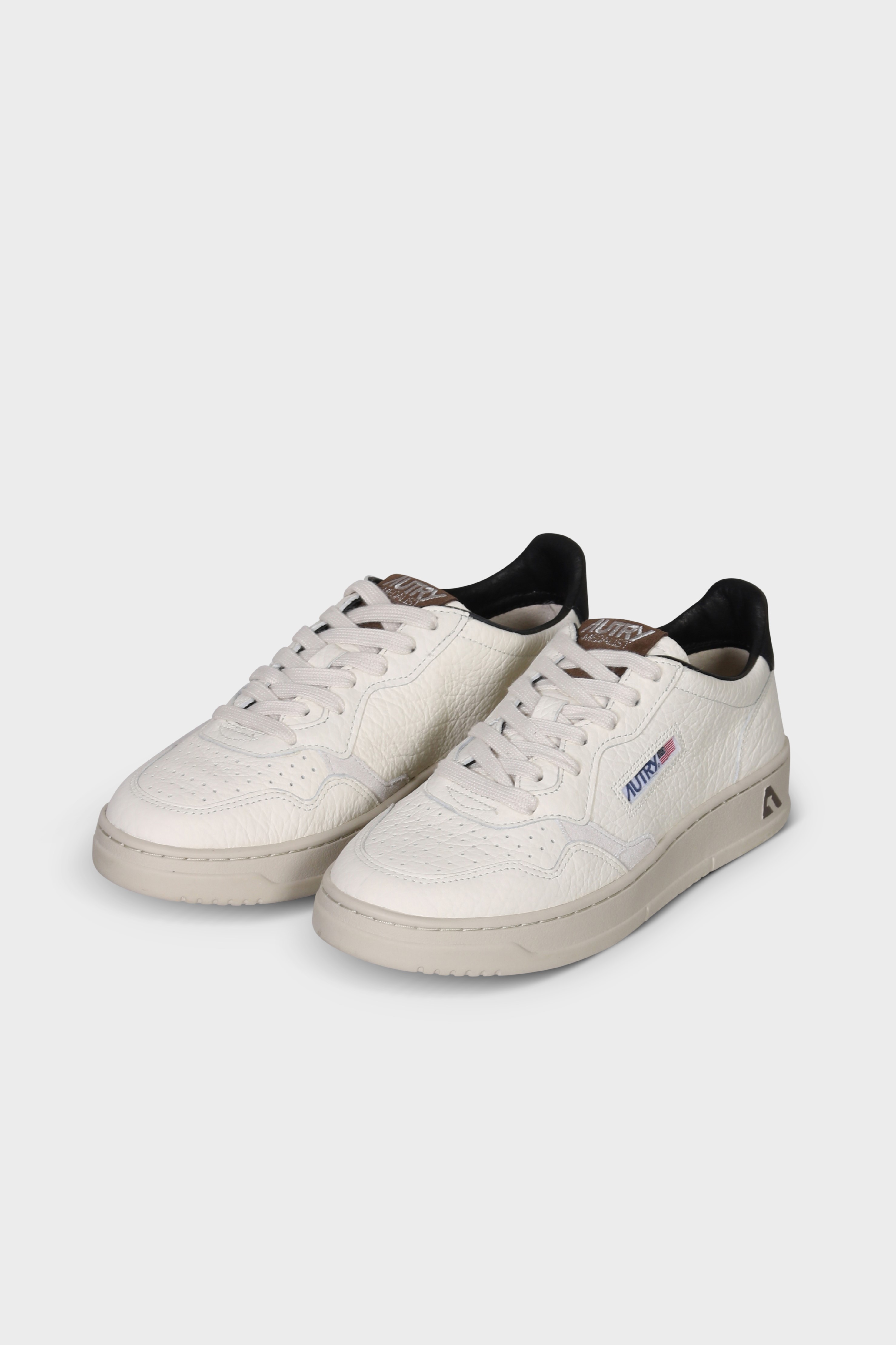 AUTRY ACTION SHOES Medalist Low Sneaker in Off White/Black/Brown 47