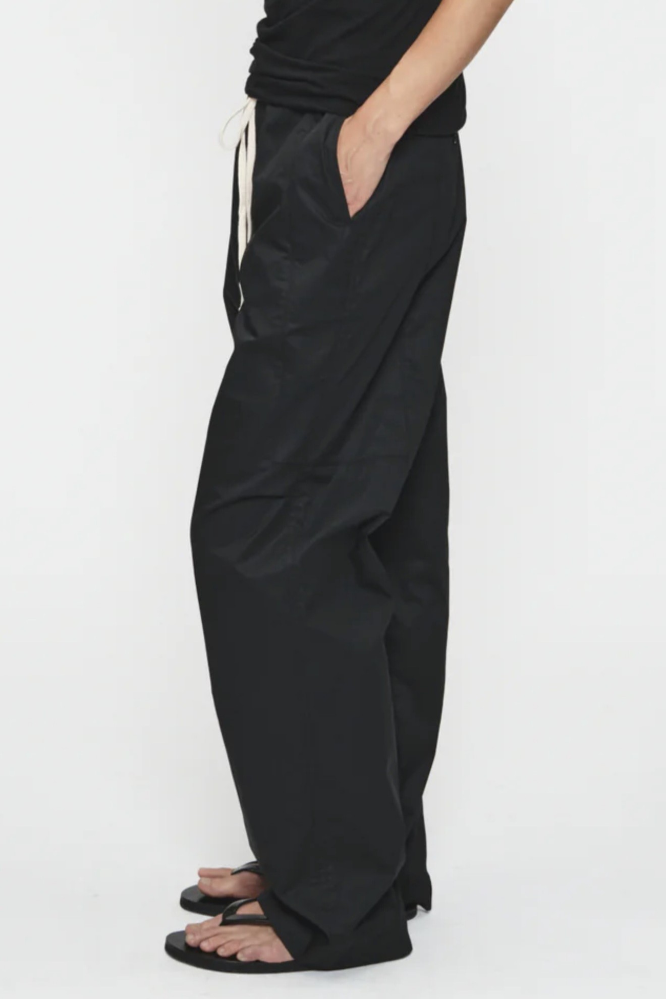 6397 Drawstring Pant in Black