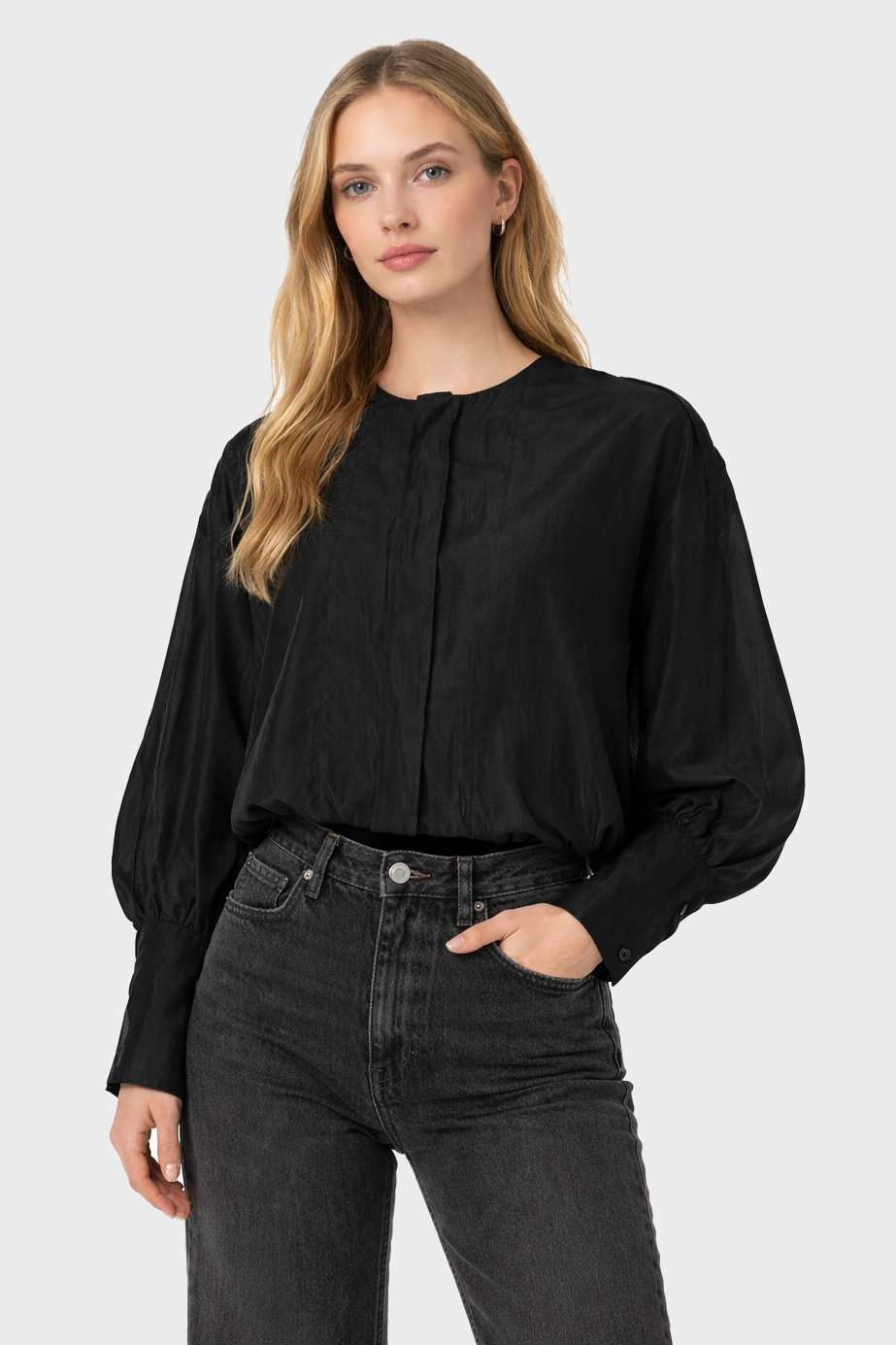 THE LATEST Lightweight Musselin Blouse in Black