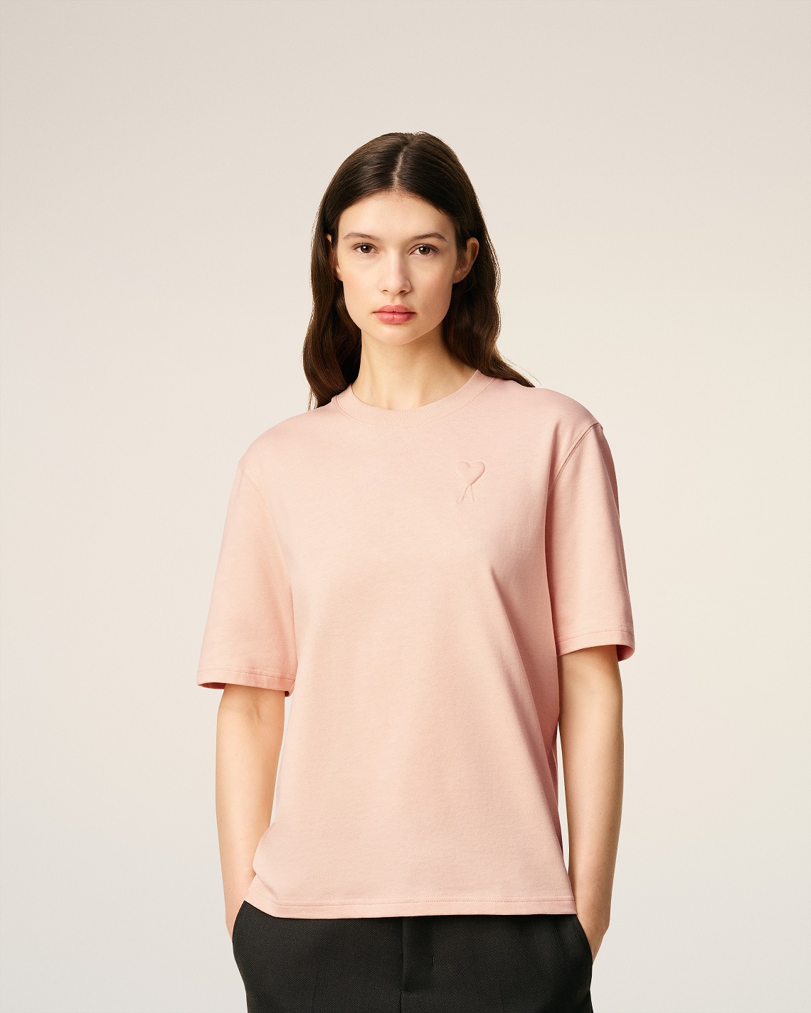 AMI PARIS de Coeur Embossed T-Shirt in Powder