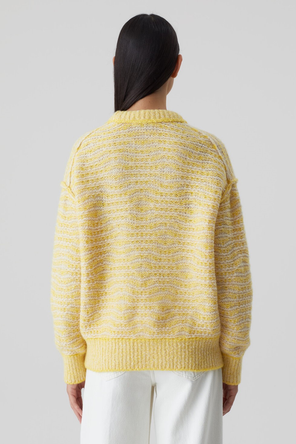 Closed Knit Pullover in Soft Yellow