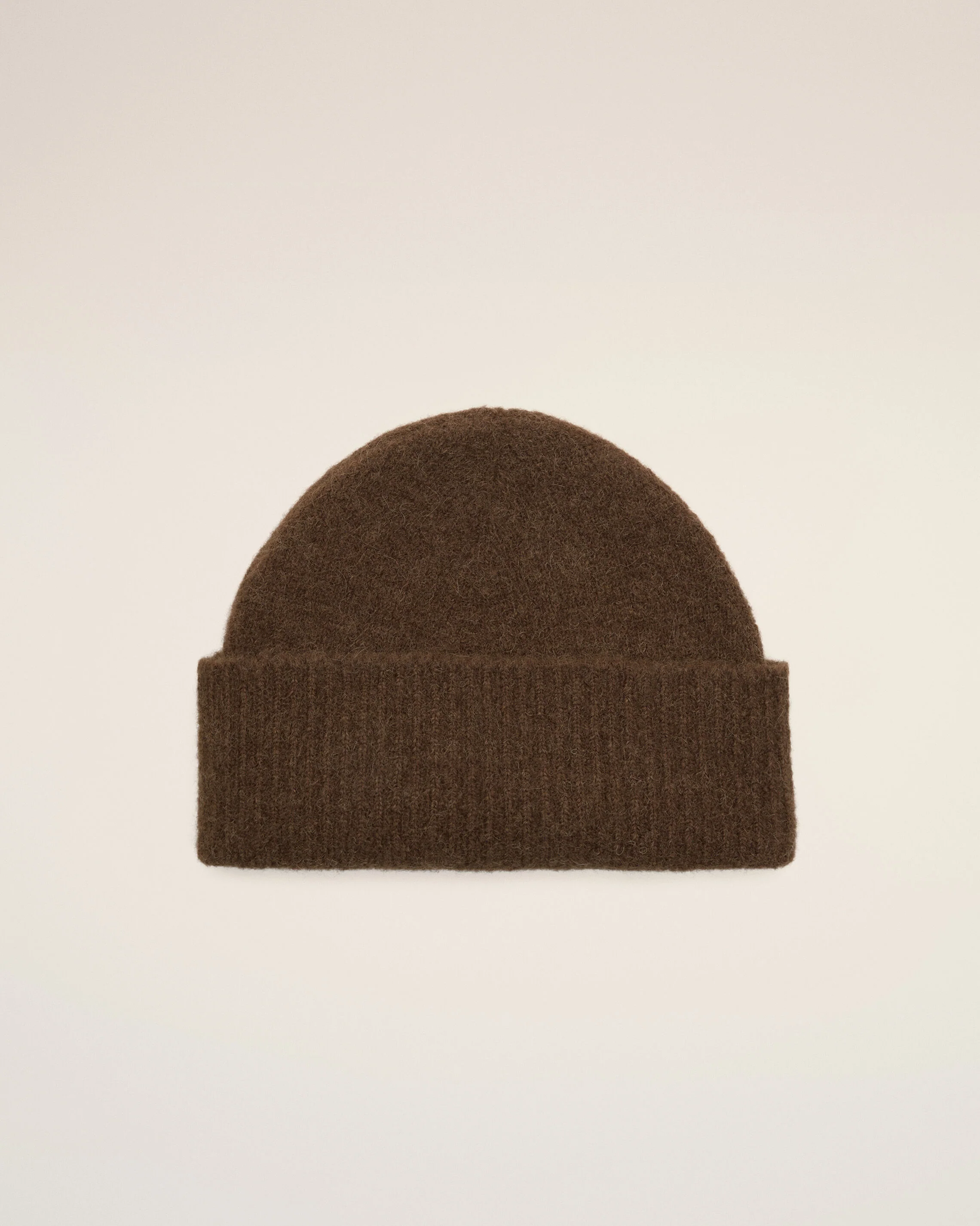 AMI PARIS de Coeur Beanie in Chocolate Brown / Off White