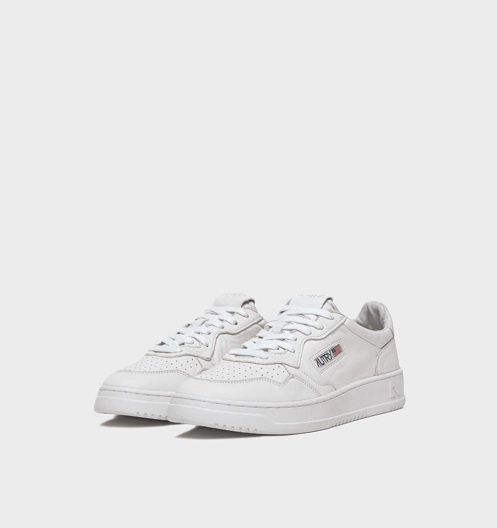 AUTRY ACTION SHOES Medalist Low Sneaker Goat in All White