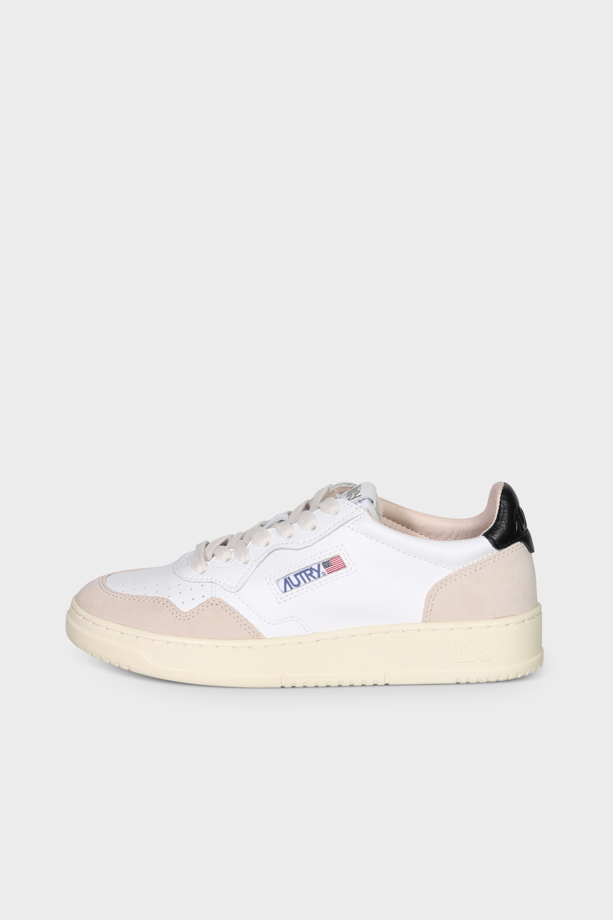 AUTRY ACTION SHOES Medalist Low Sneaker Suede White/Black AUTRY ACTION SHOES Medalist Low Sneaker Suede White/Black
