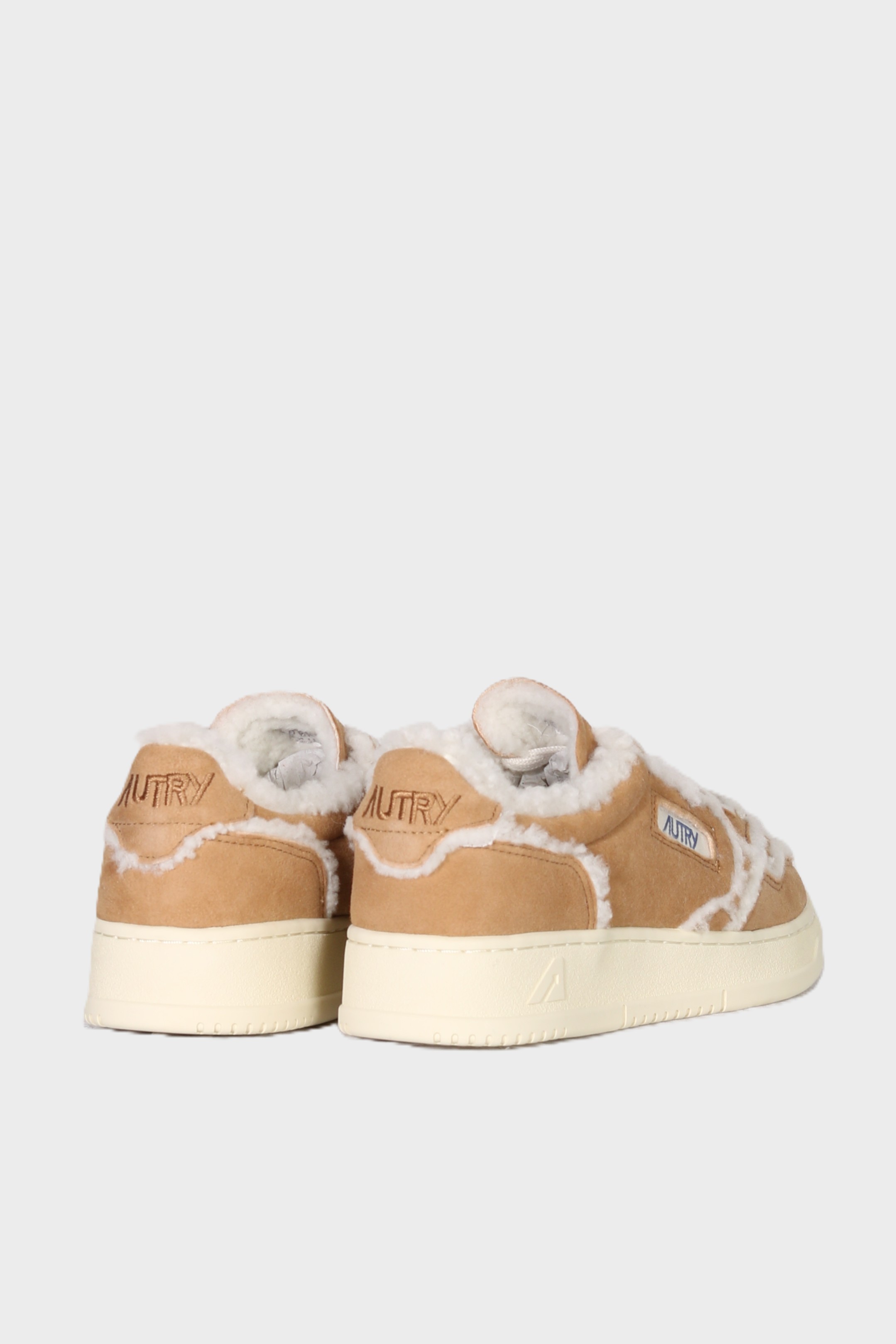 AUTRY ACTION SHOES Medalist Low Sneaker Suede Shearling in Cognac
