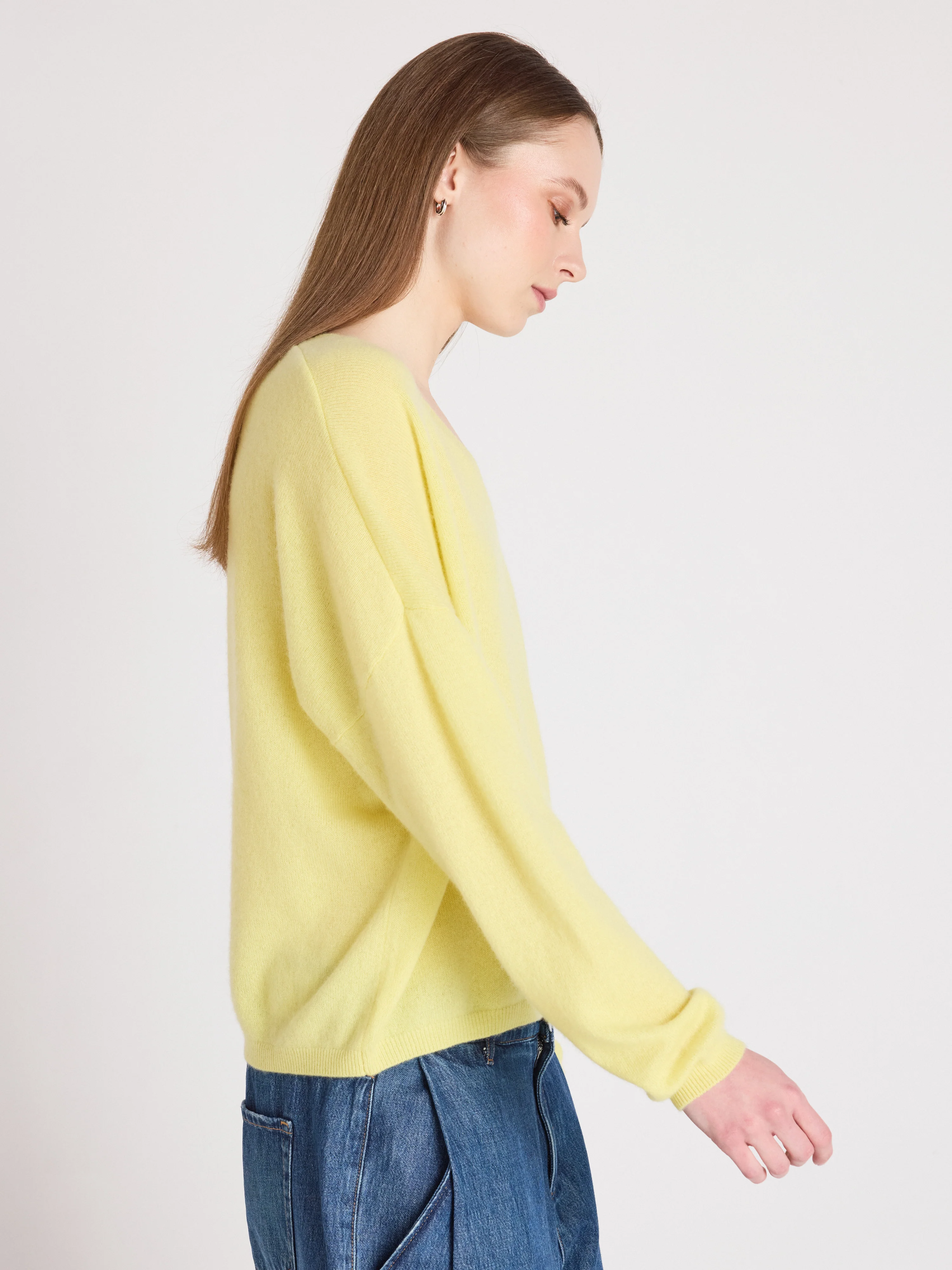 ABSOLUT CASHMERE V-Neck Sweater in Light Yellow