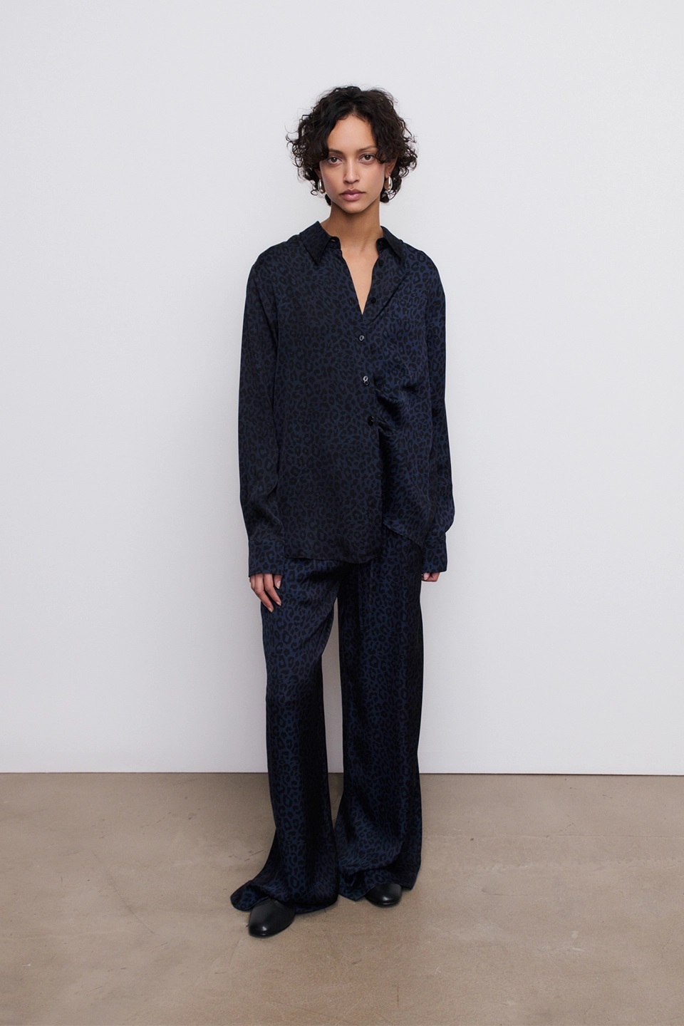 LALA BERLIN Viscose Pant in Dark Navy Leo