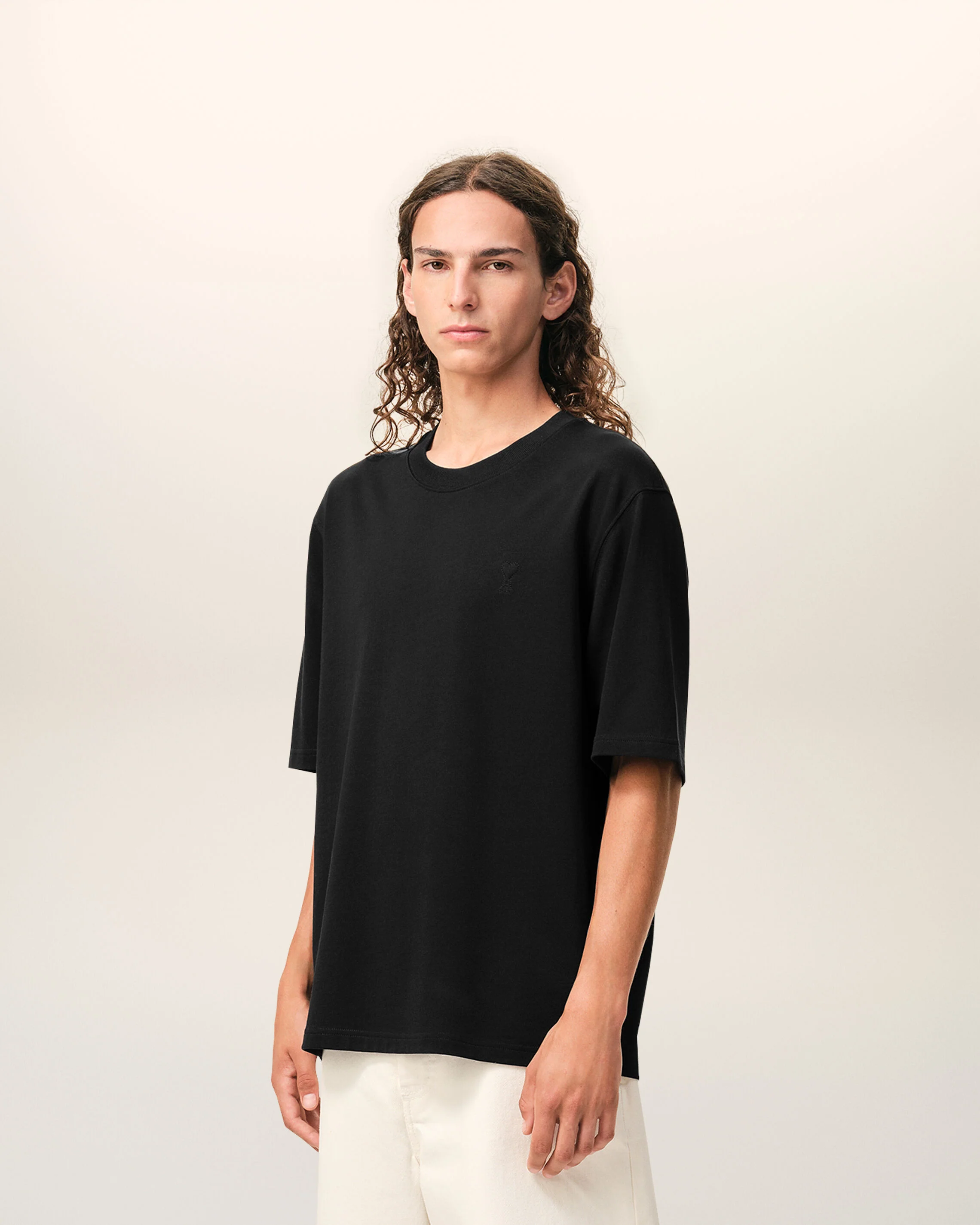 AMI PARIS de Coeur Embossed T-Shirt in Black
