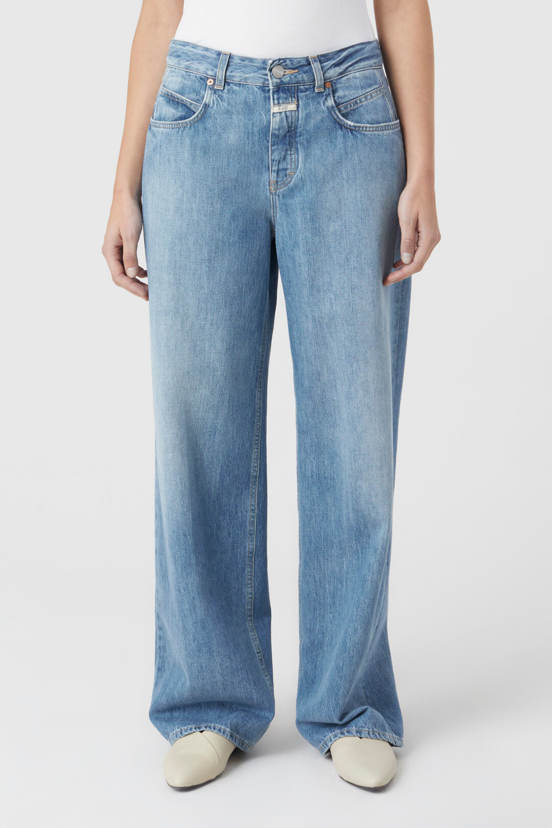 CLOSED Nikka Wide Leg Jeans in Mid Blue Washed