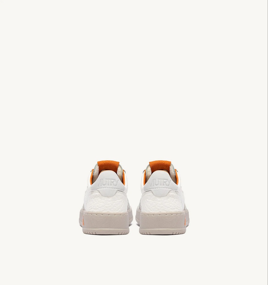 AUTRY ACTION SHOES Medalist Low Sneaker Elefant in White/Orange
