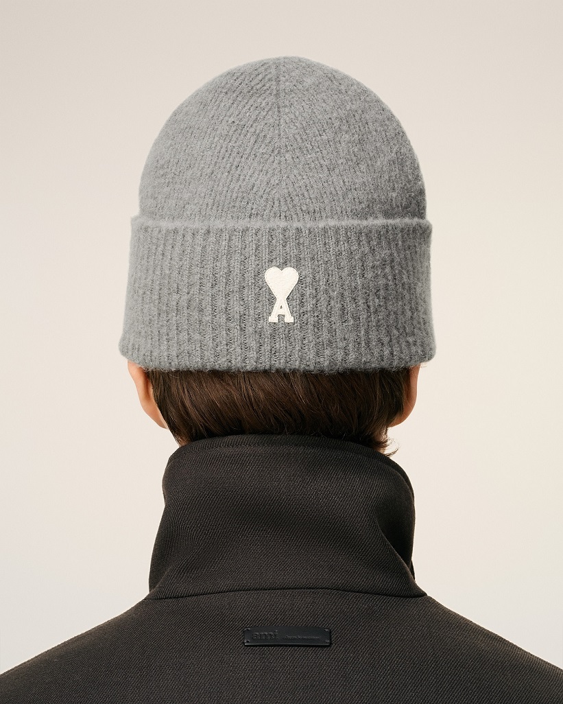 AMI PARIS de Coeur Beanie in Grey/Off White AMI PARIS de Coeur Beanie in Grey/Off White
