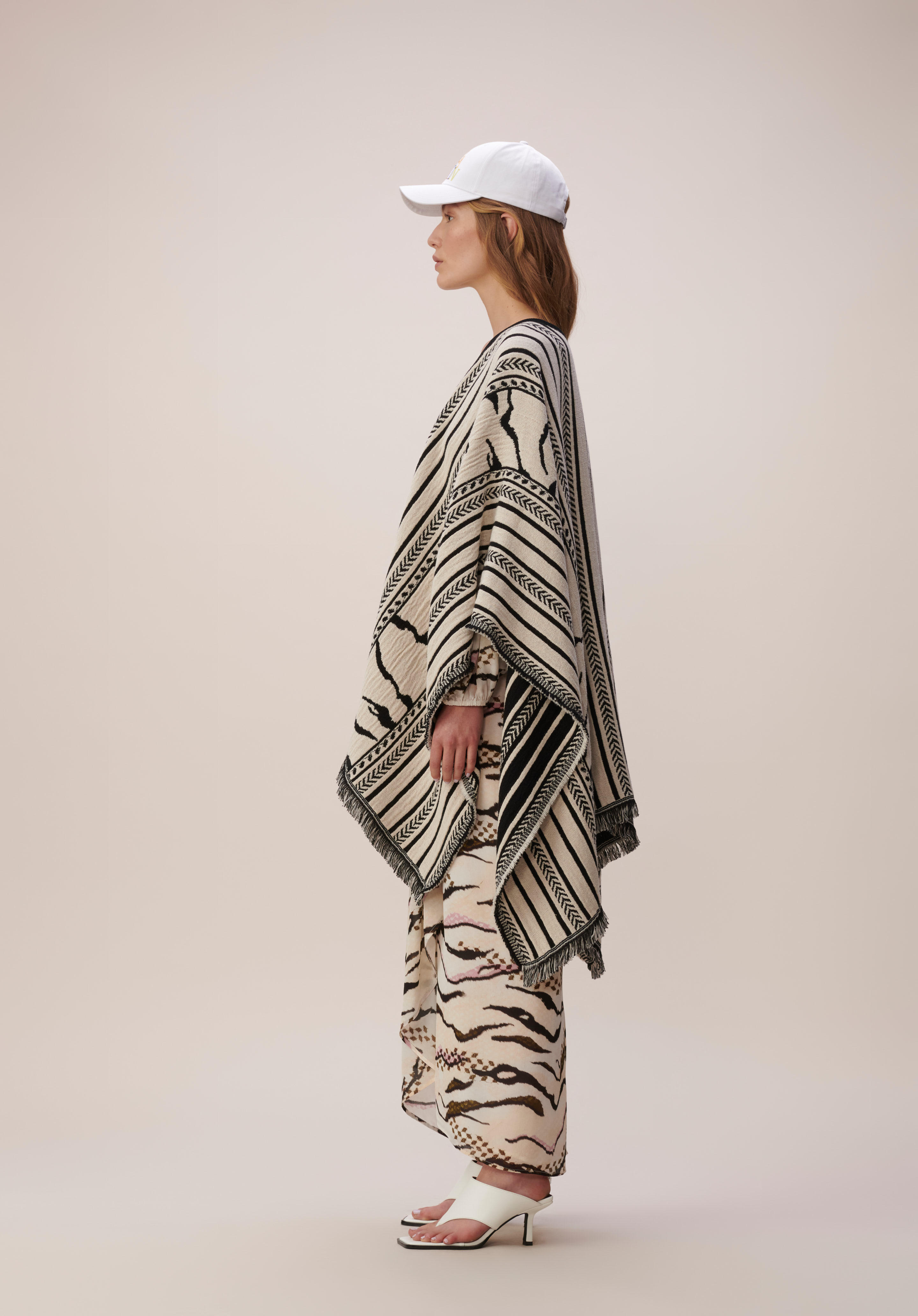 Lala Berlin Poncho Jean Black Sand