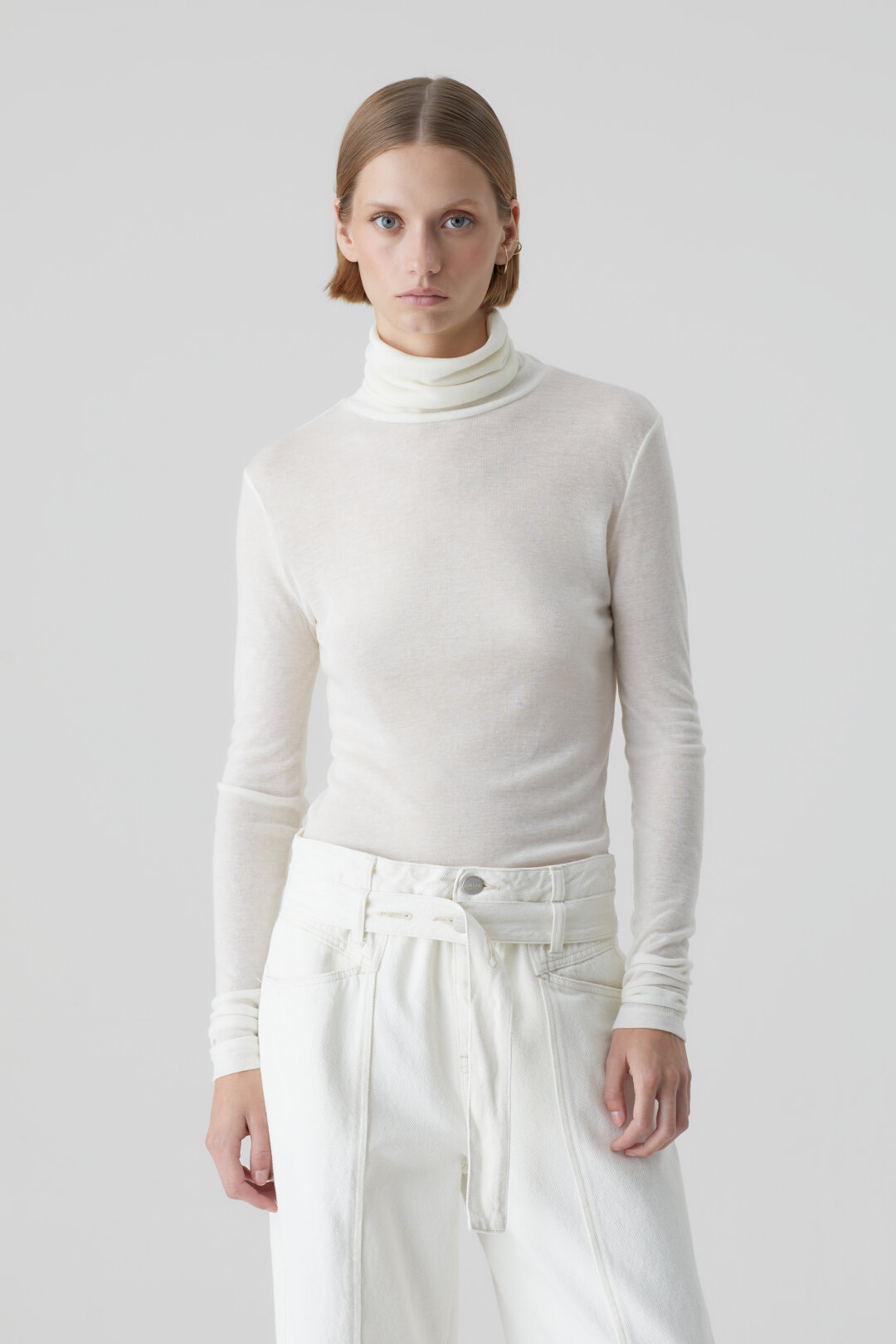 Closed Rollneck Knit Pullover in Offwhite