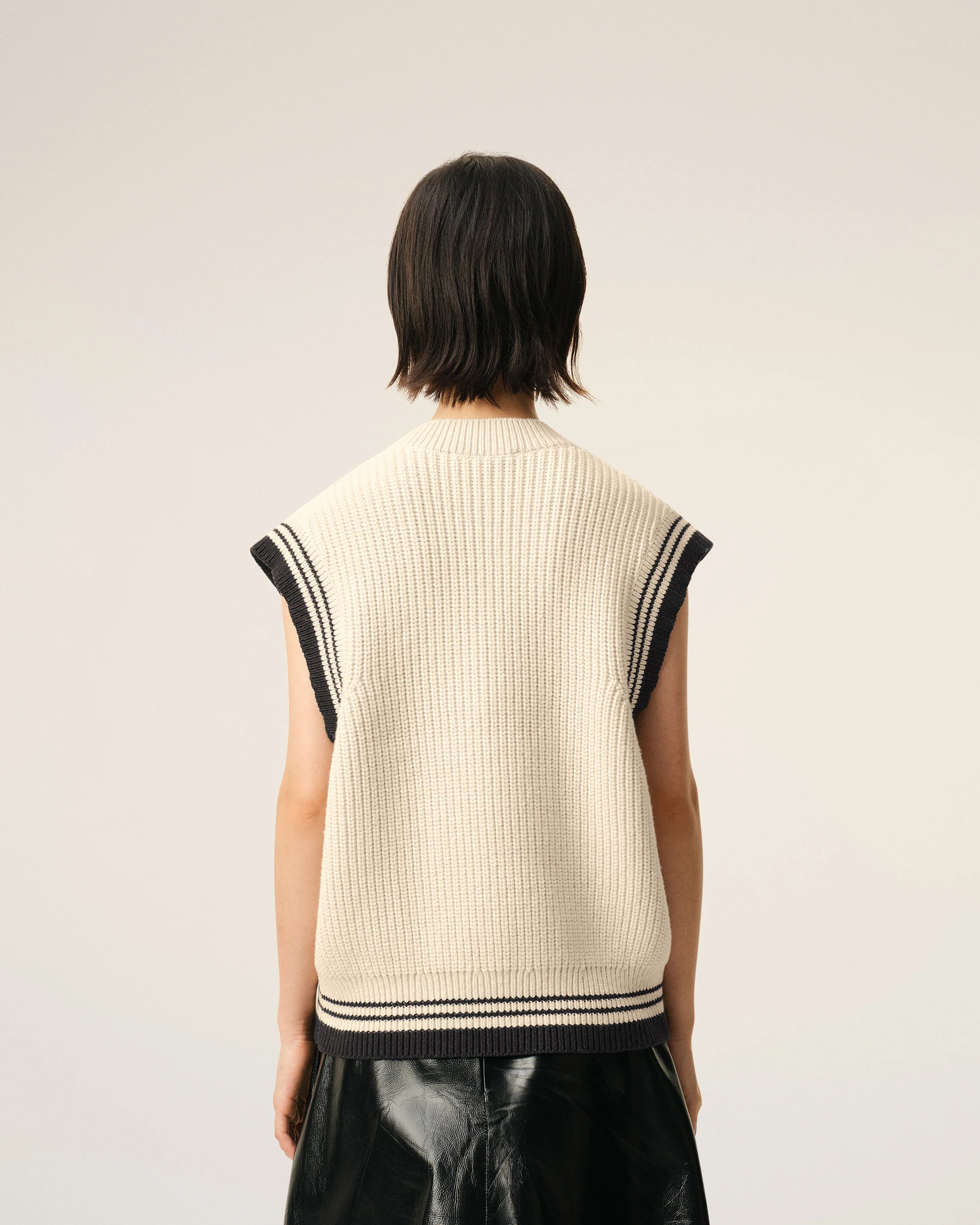 AMI PARIS de Coeur College Knit Vest in White Cream