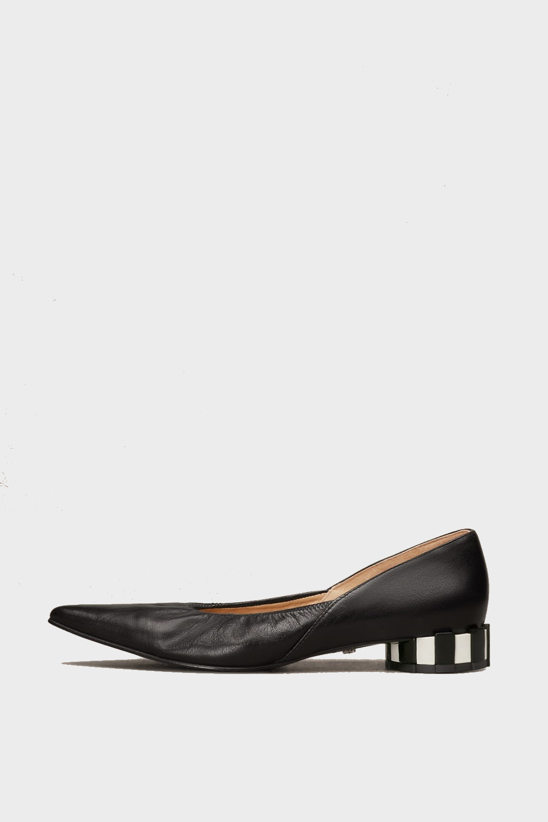 AMI PARIS Pointed Toe Pleated Shoes in Black