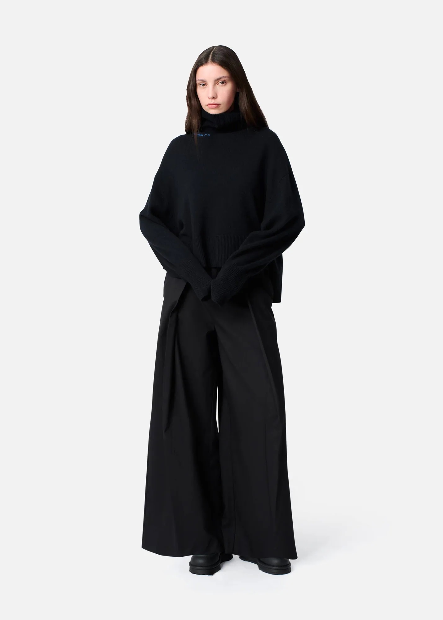 AXEL ARIGATO Oversize Turtleneck Knit Sweater in Navy
