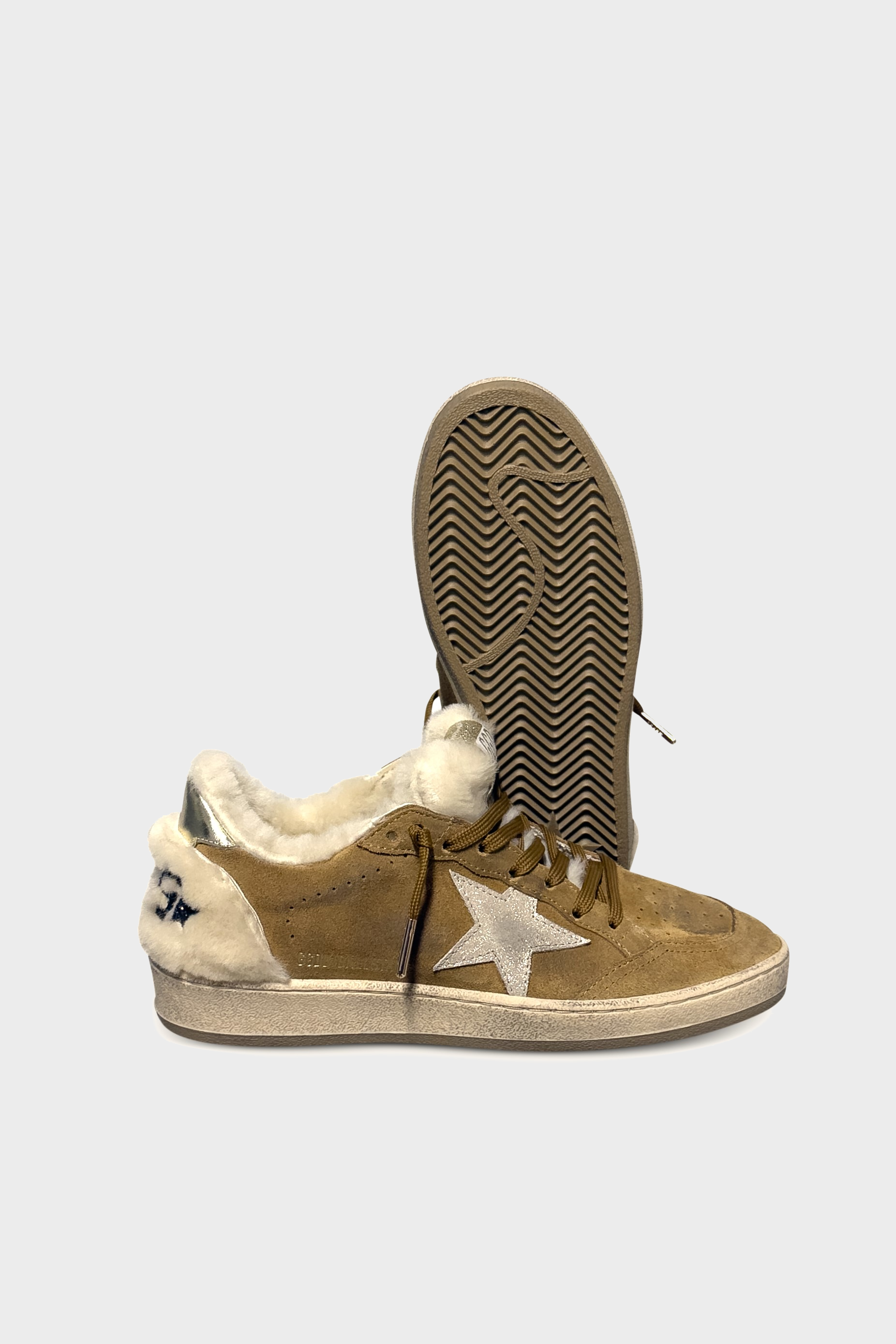 GOLDEN GOOSE Shearling Ballstar in Camel