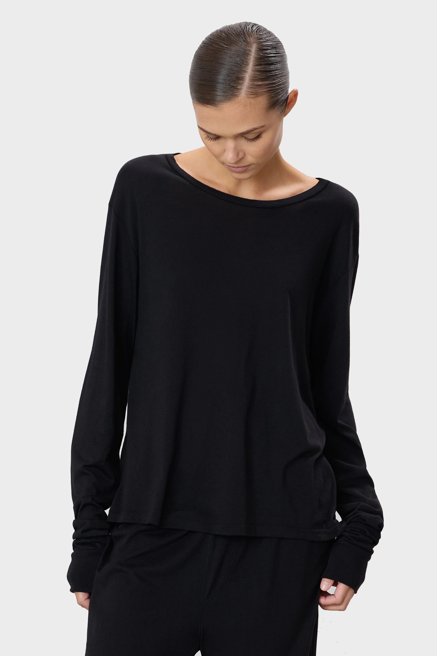 ÉTERNE Long Sleeve Boyfriend Tee in Black
