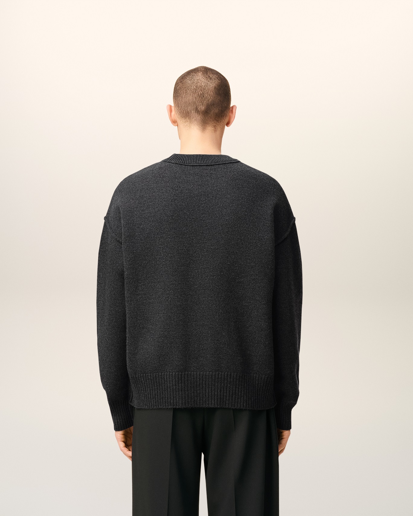 AMI PARIS de Coeur Knit Pullover in Heather Dark Grey/Black