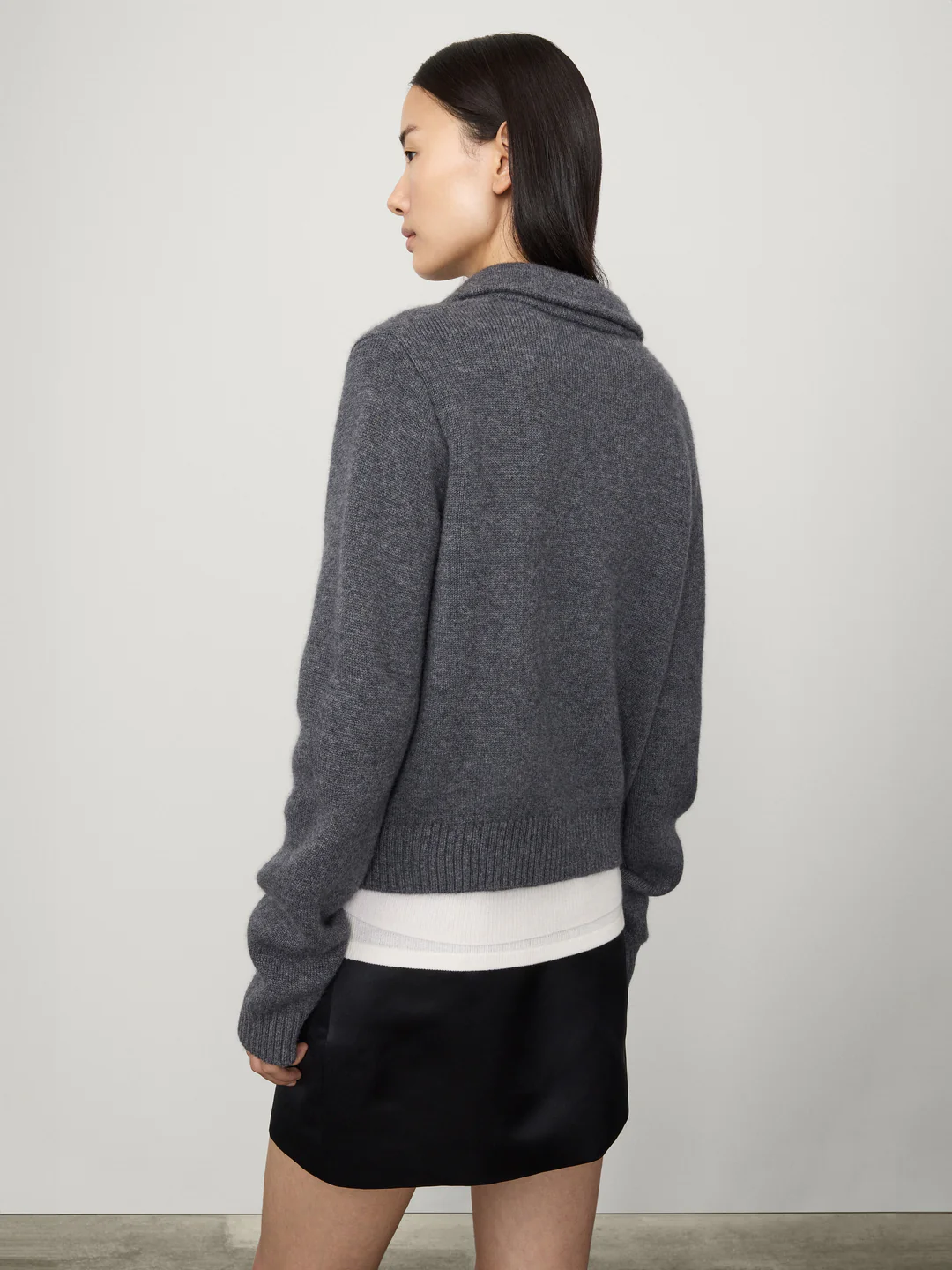LISA YANG Cashmere Cardigan in Graphite LISA YANG Cashmere Cardigan in Graphite