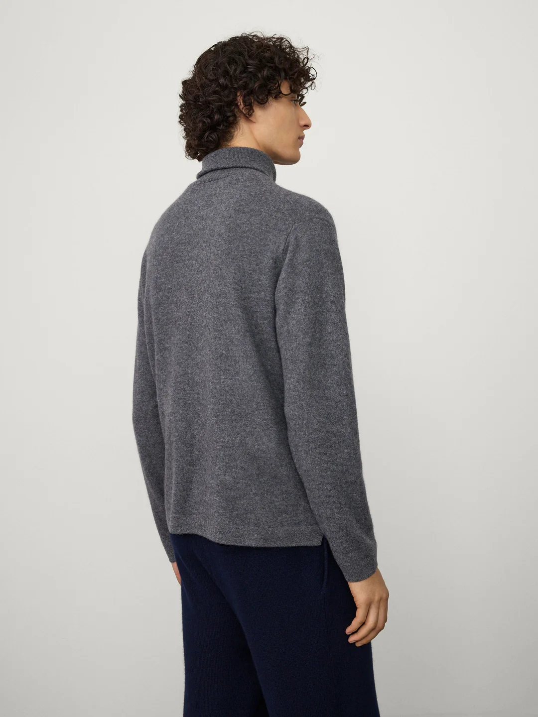 LISA YANG Jakob Cashmere Zip Sweater in Graphite