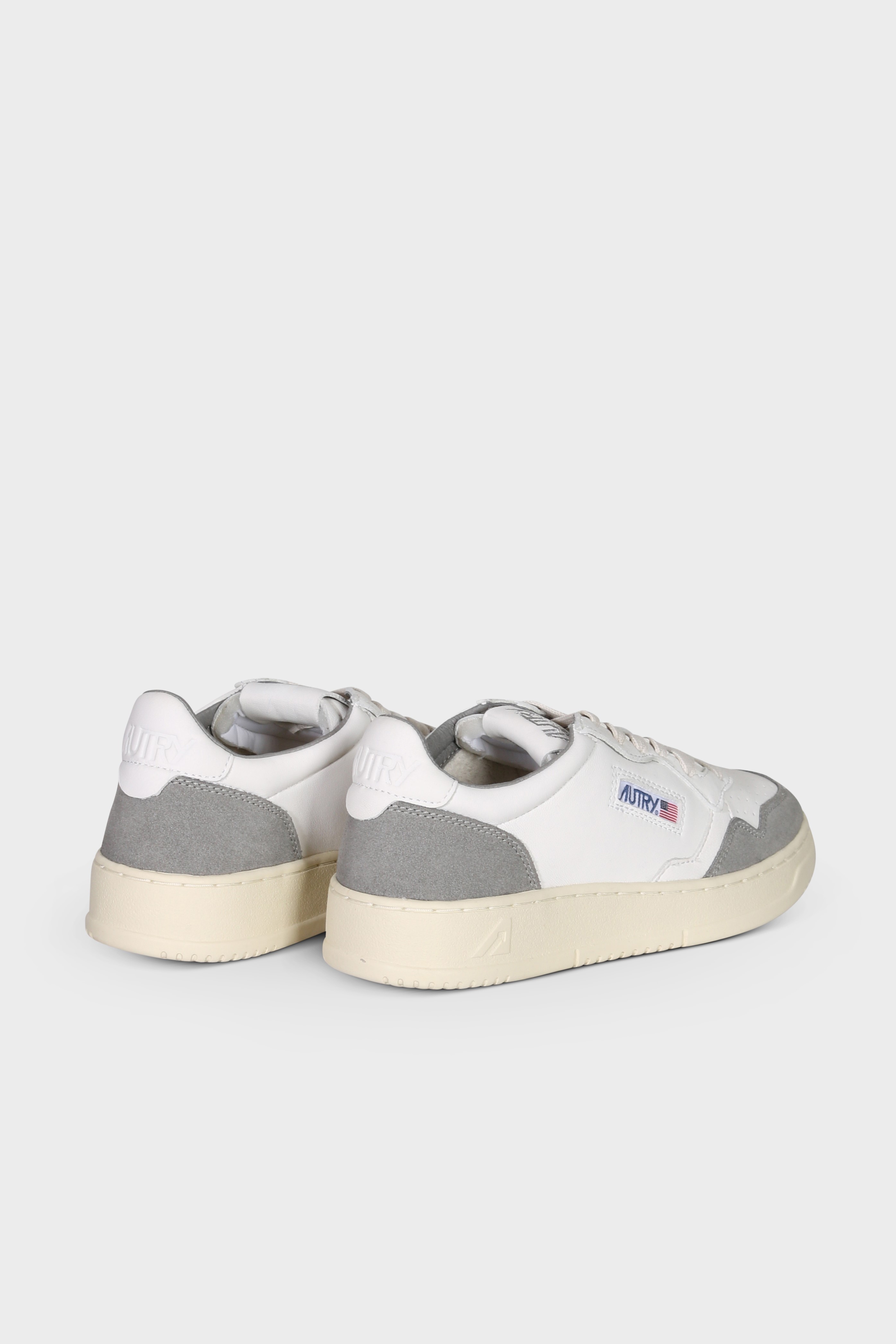 AUTRY ACTION SHOES Medalist Low Sneaker Goat/Suede in White/Grey