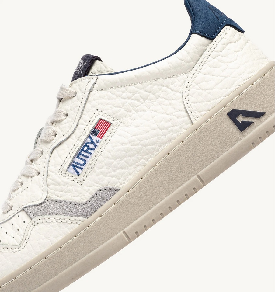 AUTRY ACTION SHOES Medalist Low Sneaker Elefant in White/Blue