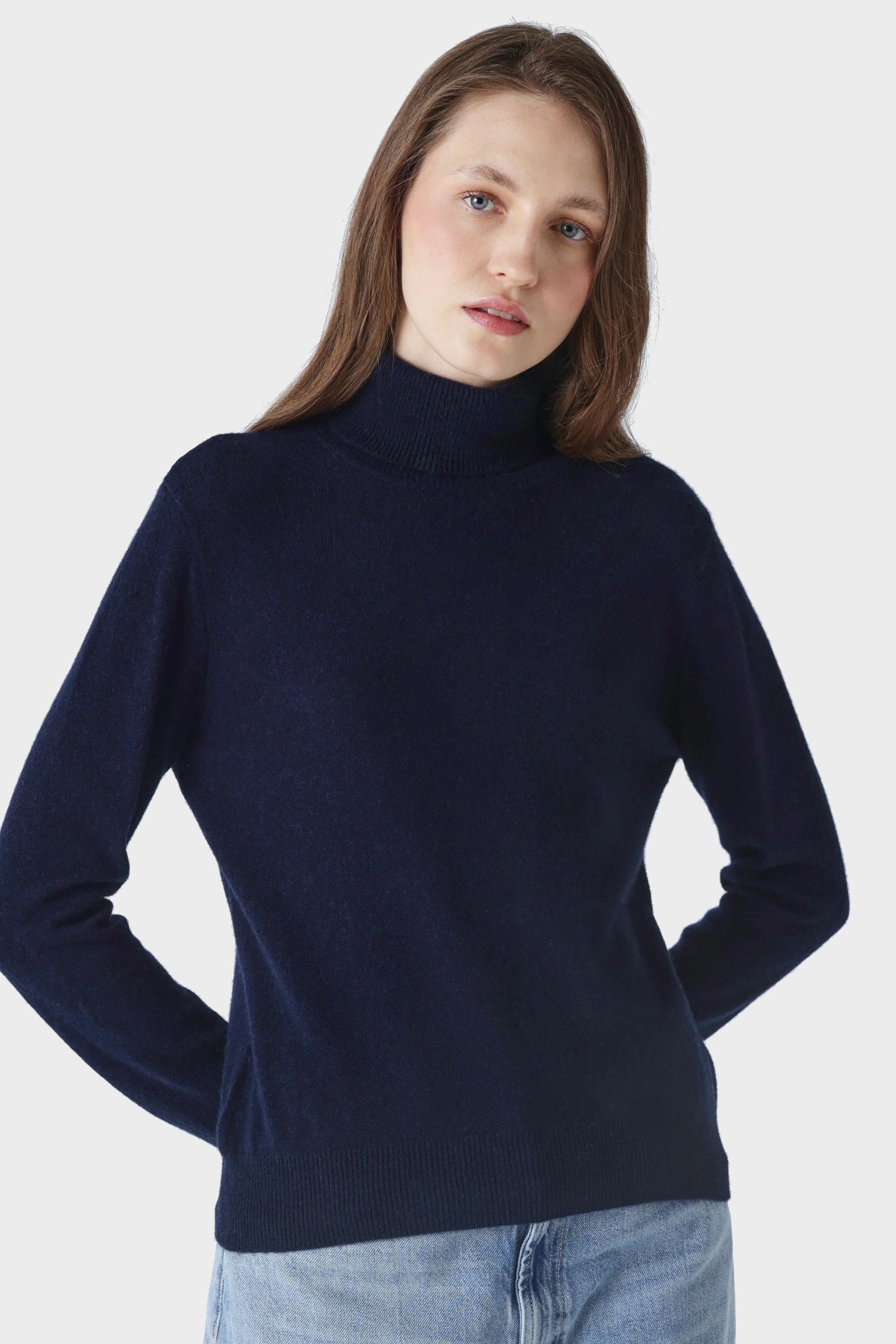 ABSOLUT CASHMERE Roll Neck Sweater in Navy