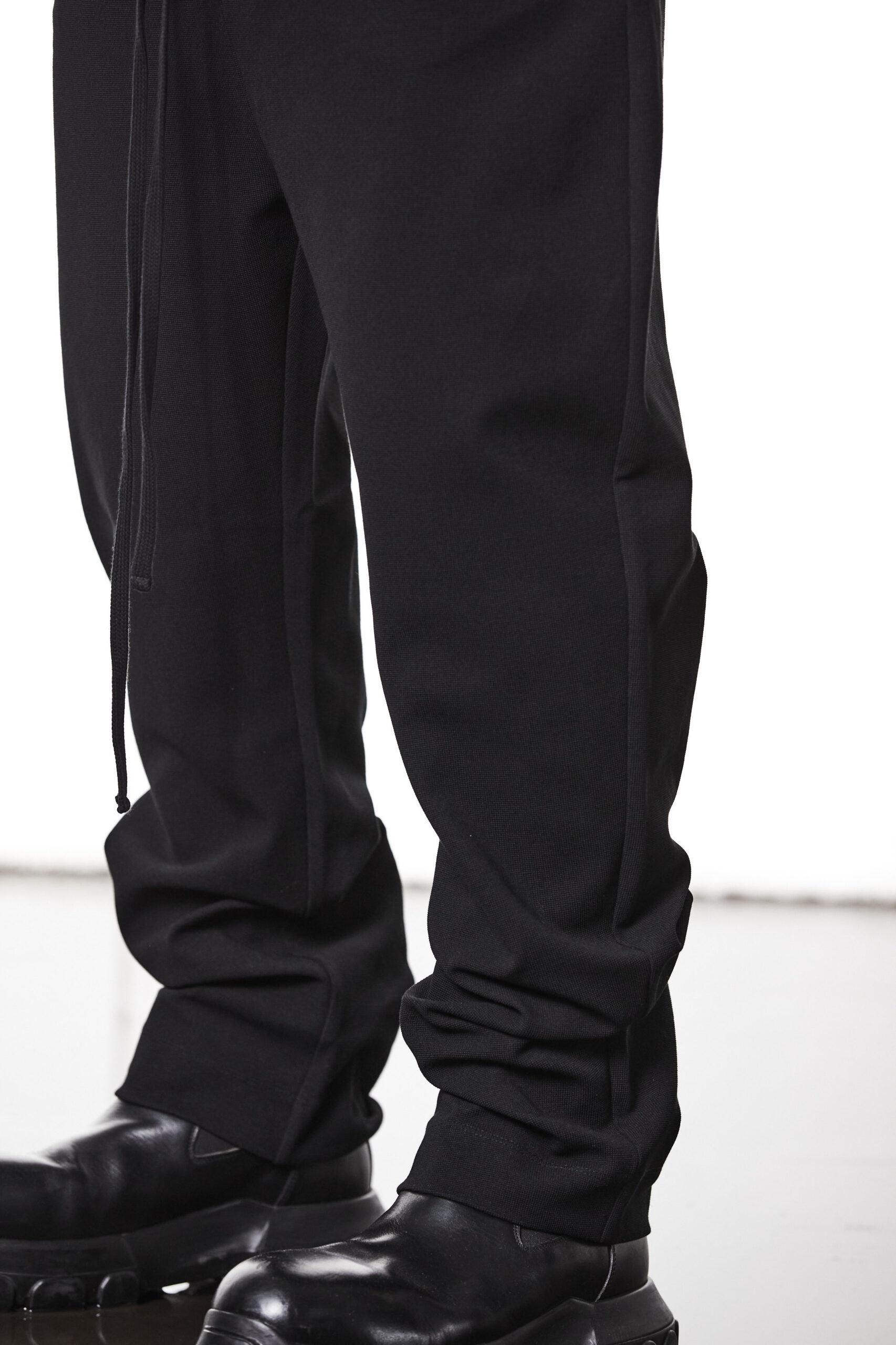 THOM KROM Woven Long Crotch Pant in Black