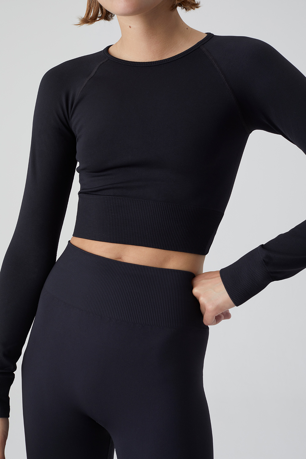 CLOSED Cropped Raglan Longsleeve in Black