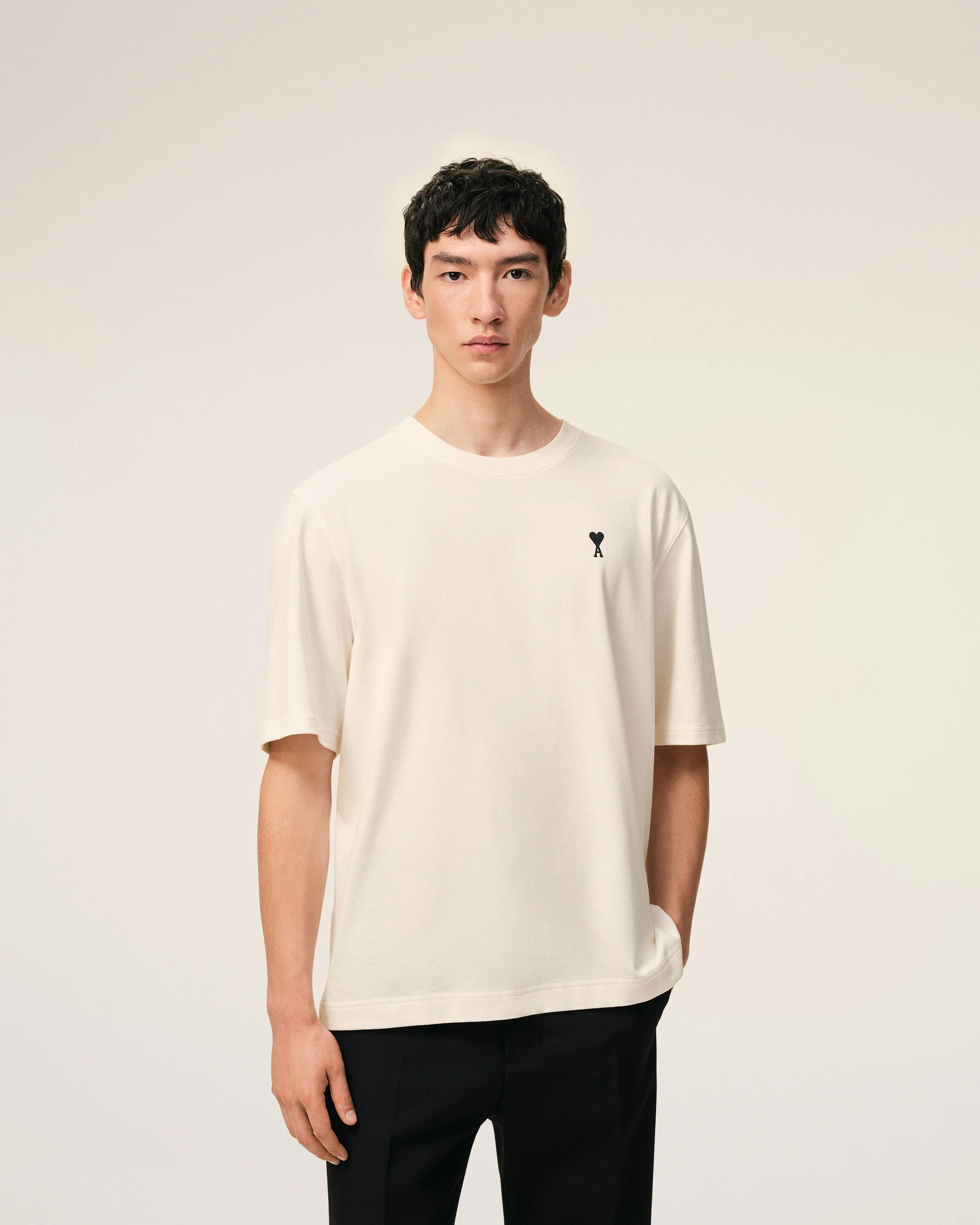 AMI PARIS de Coeur Place Des Victoires T-Shirt in Cream