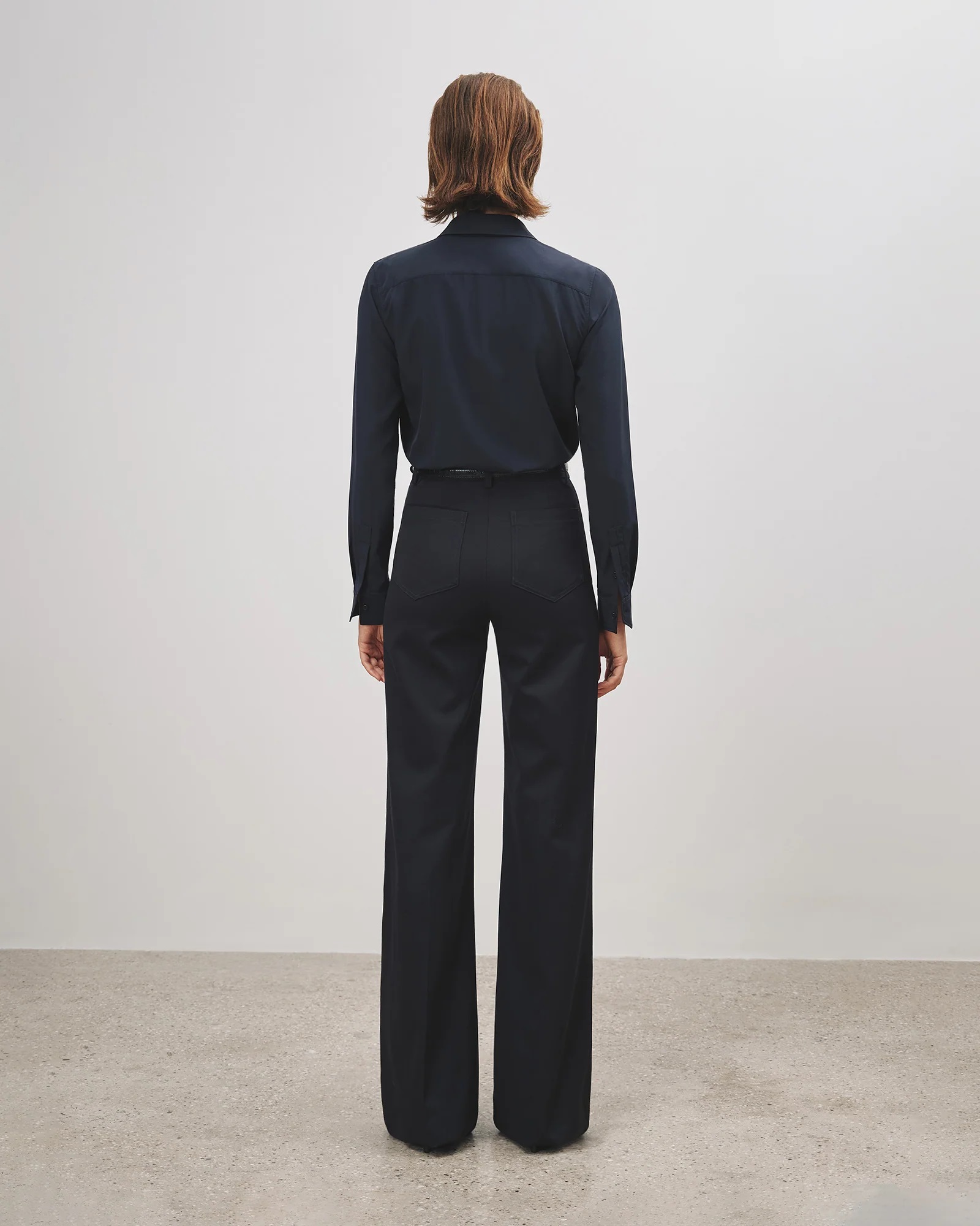 NILI LOTAN Gaia Slim Silk Shirt in Midnight M
