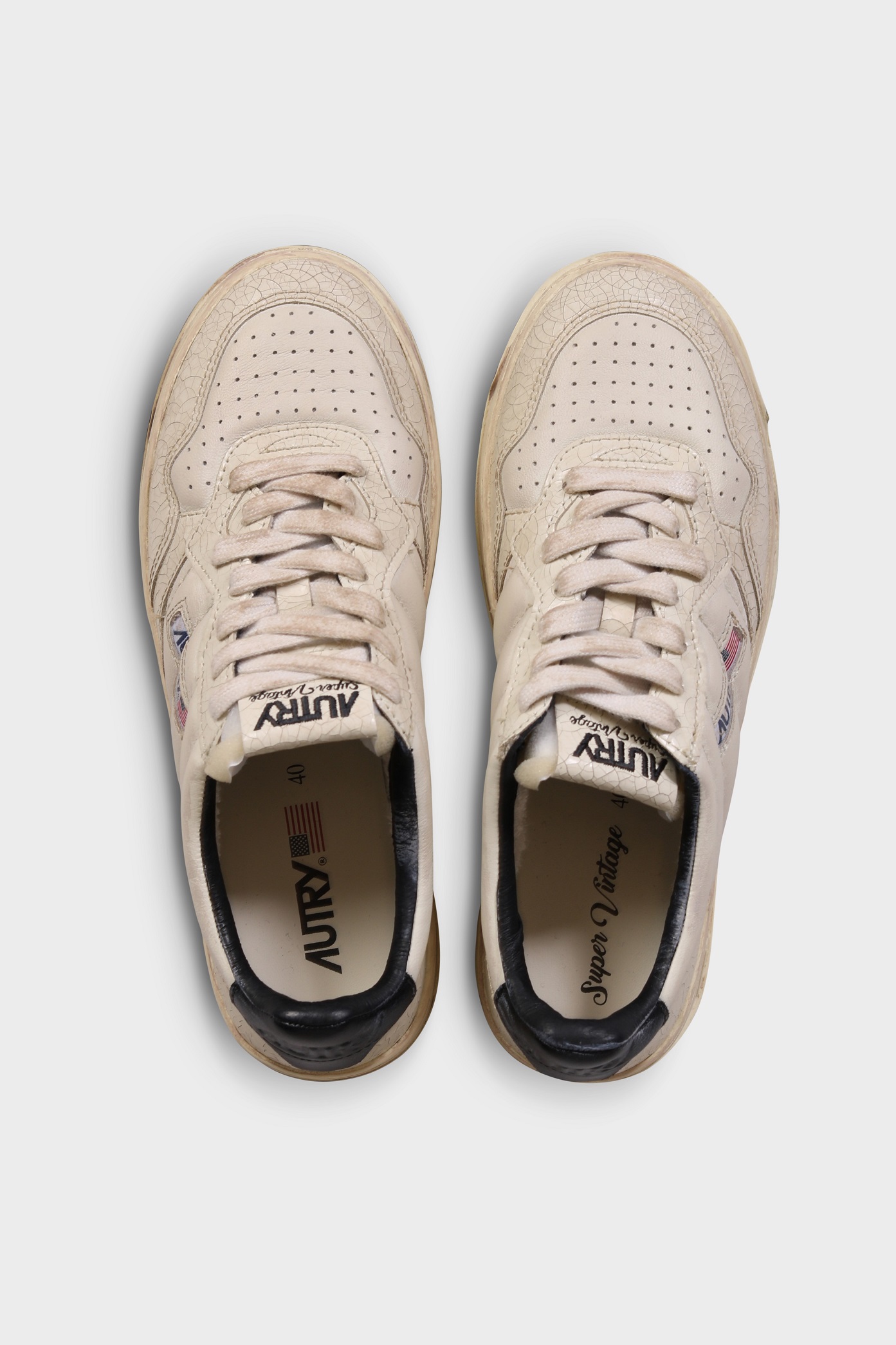 AUTRY ACTION SHOES Super Vintage Padded Low Sneaker White/Black 47