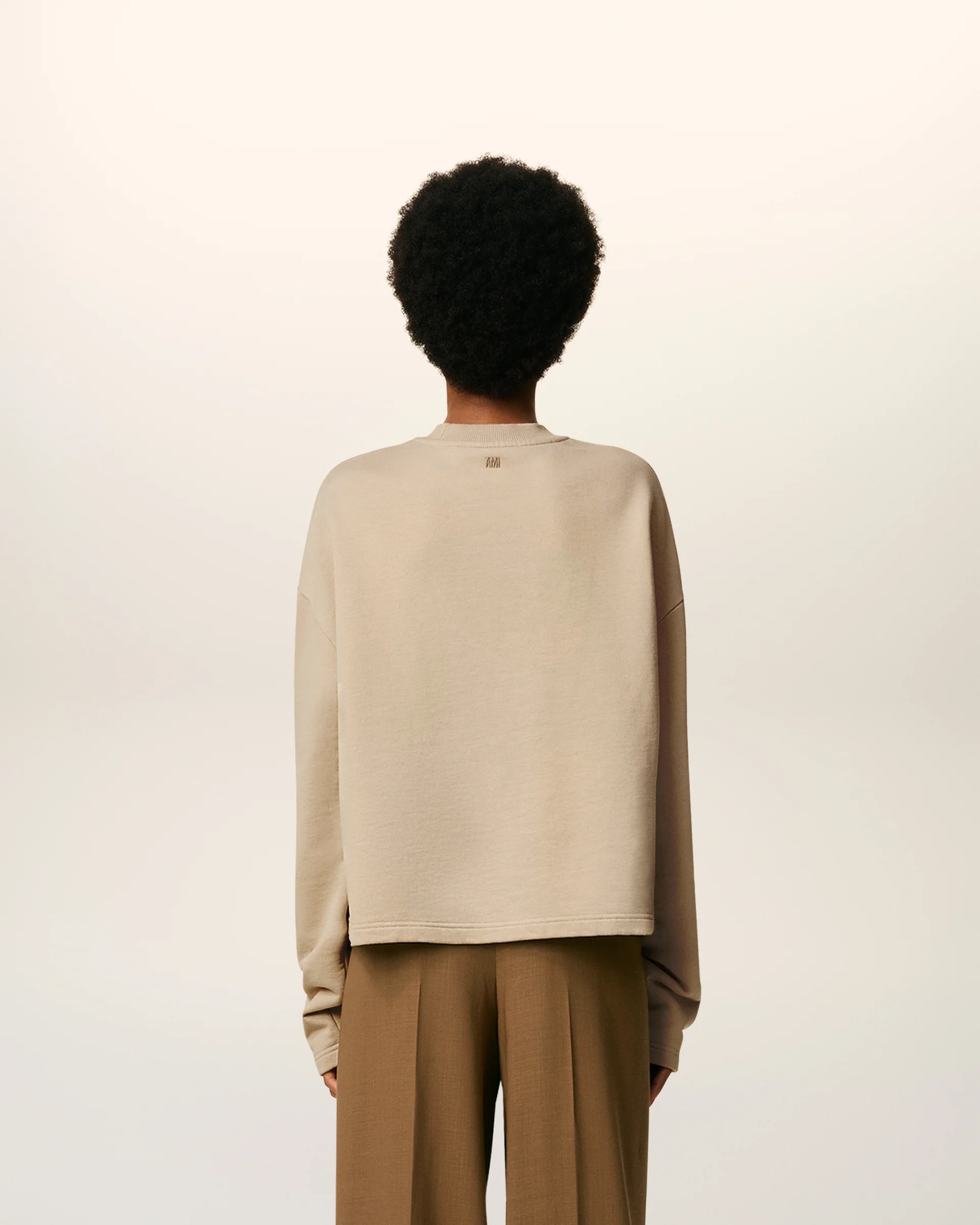 AMI PARIS de Coeur Cropped Sweatshirt in White Coffee