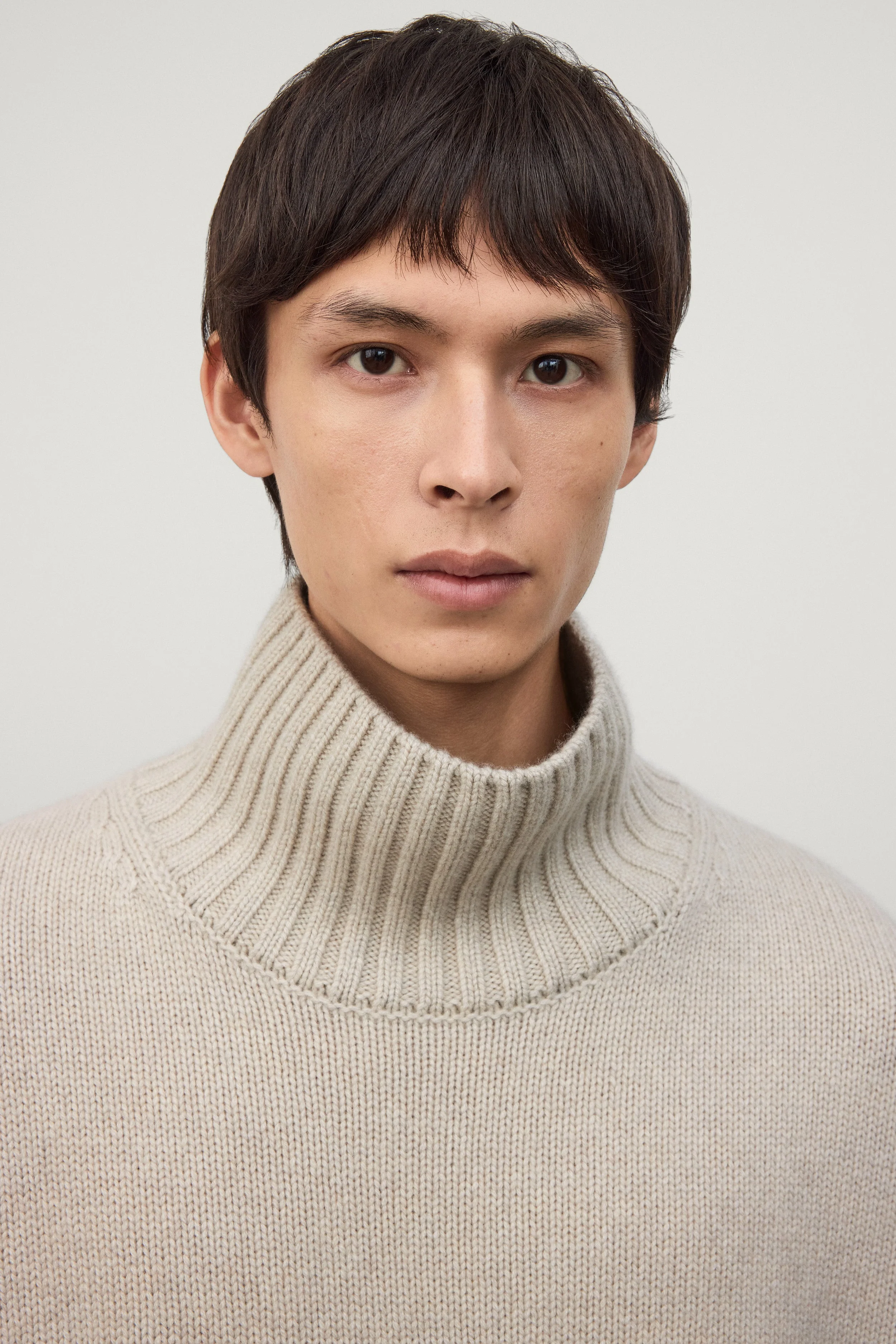 LISA YANG Olai Turtle Neck Sweater in Oyster