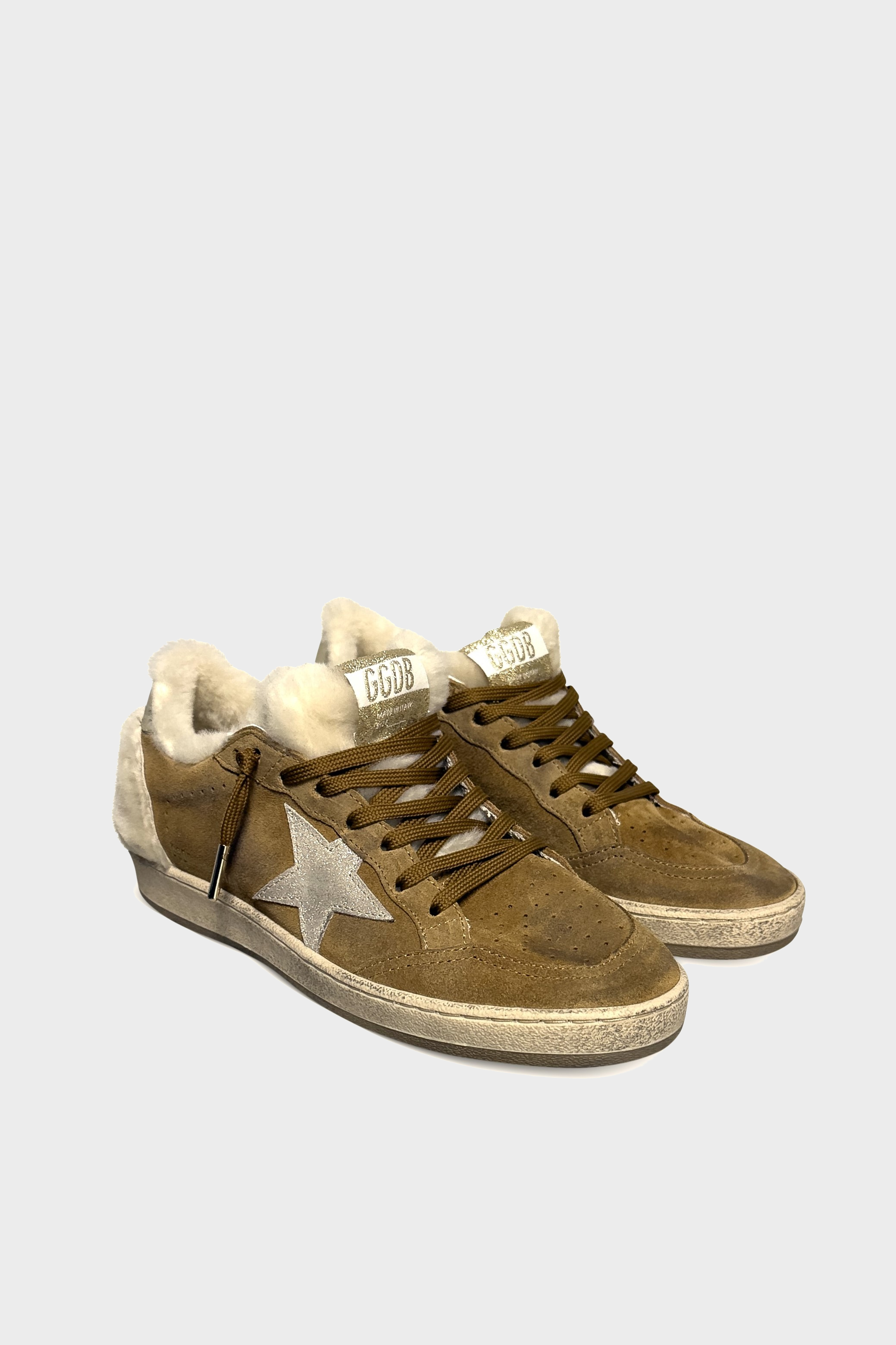 GOLDEN GOOSE Shearling Ballstar in Camel