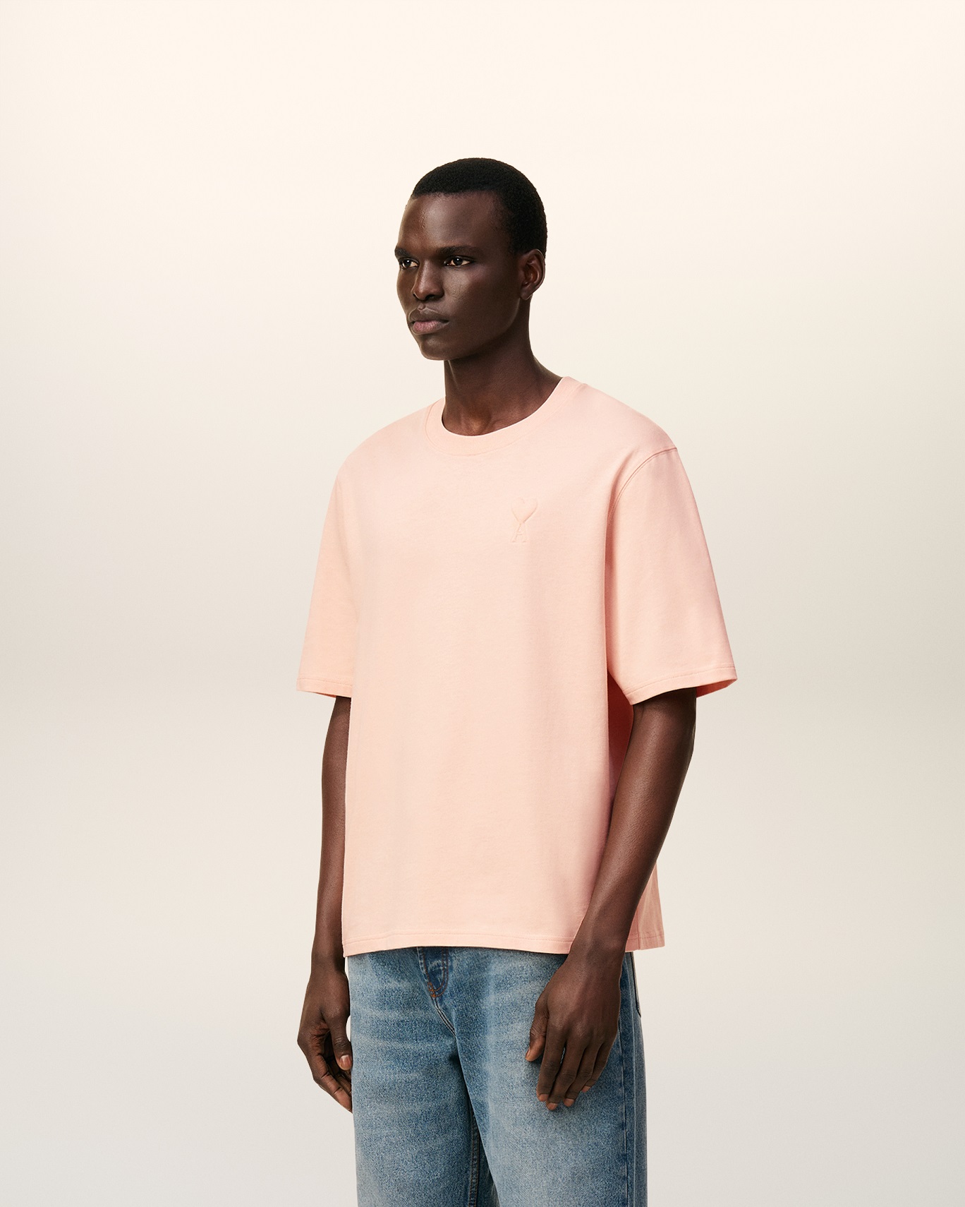 AMI PARIS de Coeur Embossed T-Shirt in Powder