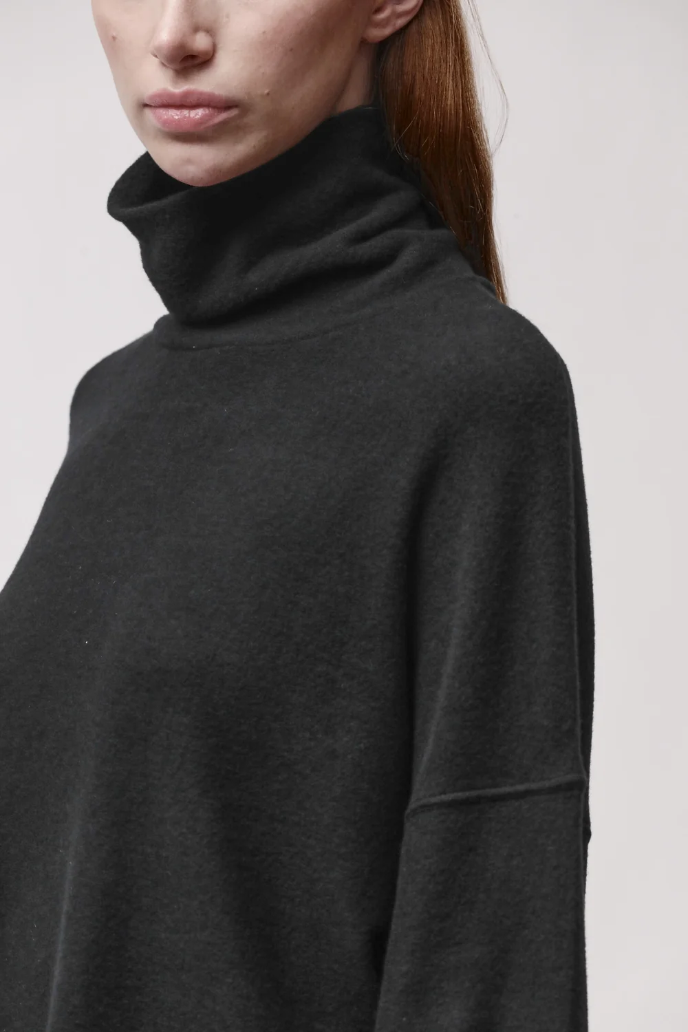 THOM KROM Light Fleece Turtleneck in Black