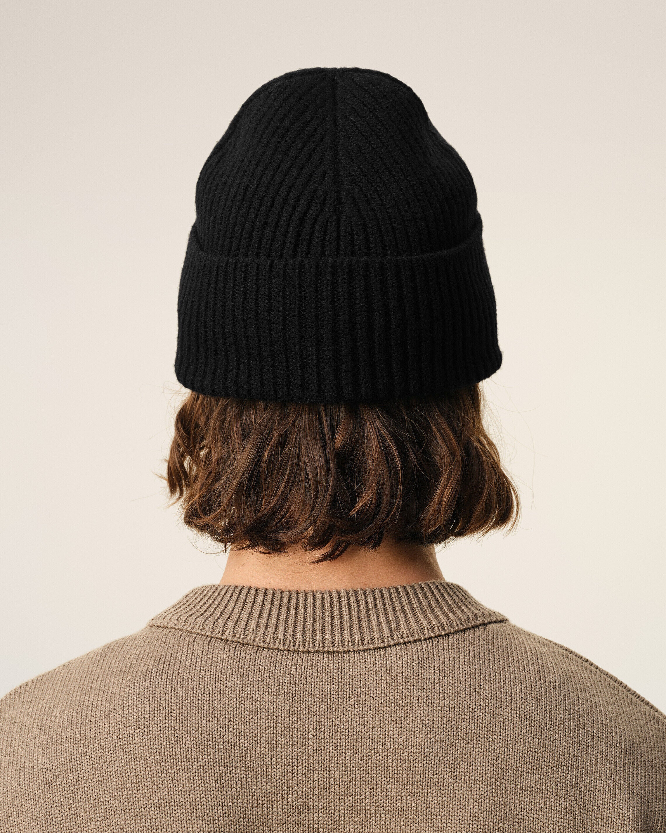 AMI PARIS de Coeur Beanie in Black/Red