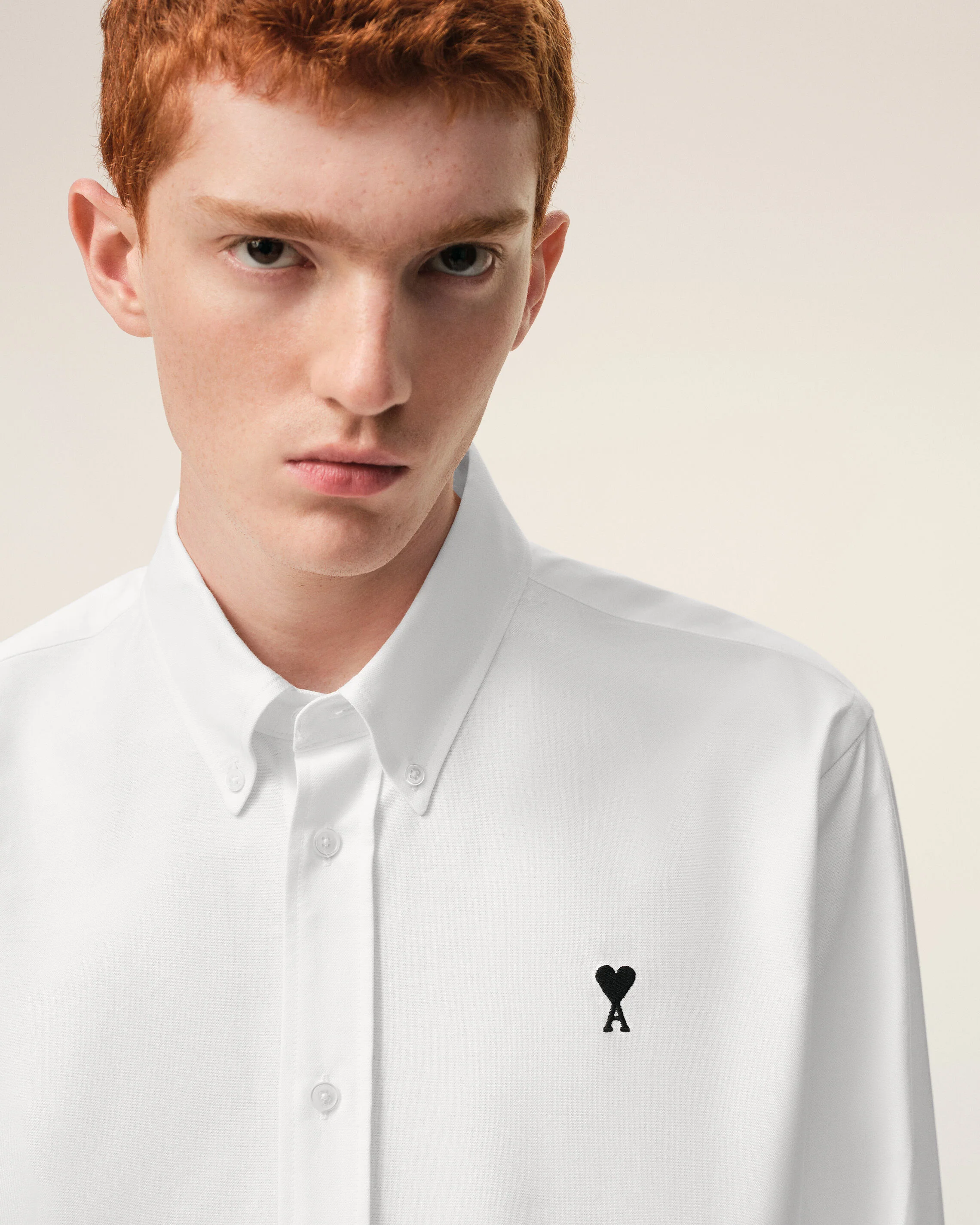 AMI PARIS de Coeur Classic Fit Shirt in White/Black Logo