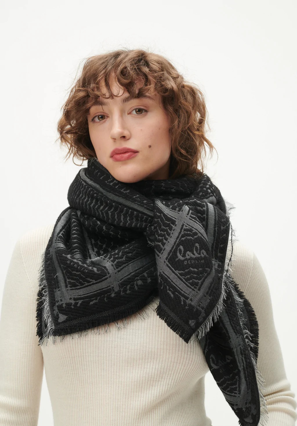 Lala Berlin Triangle Scarf Anais Black Heritage