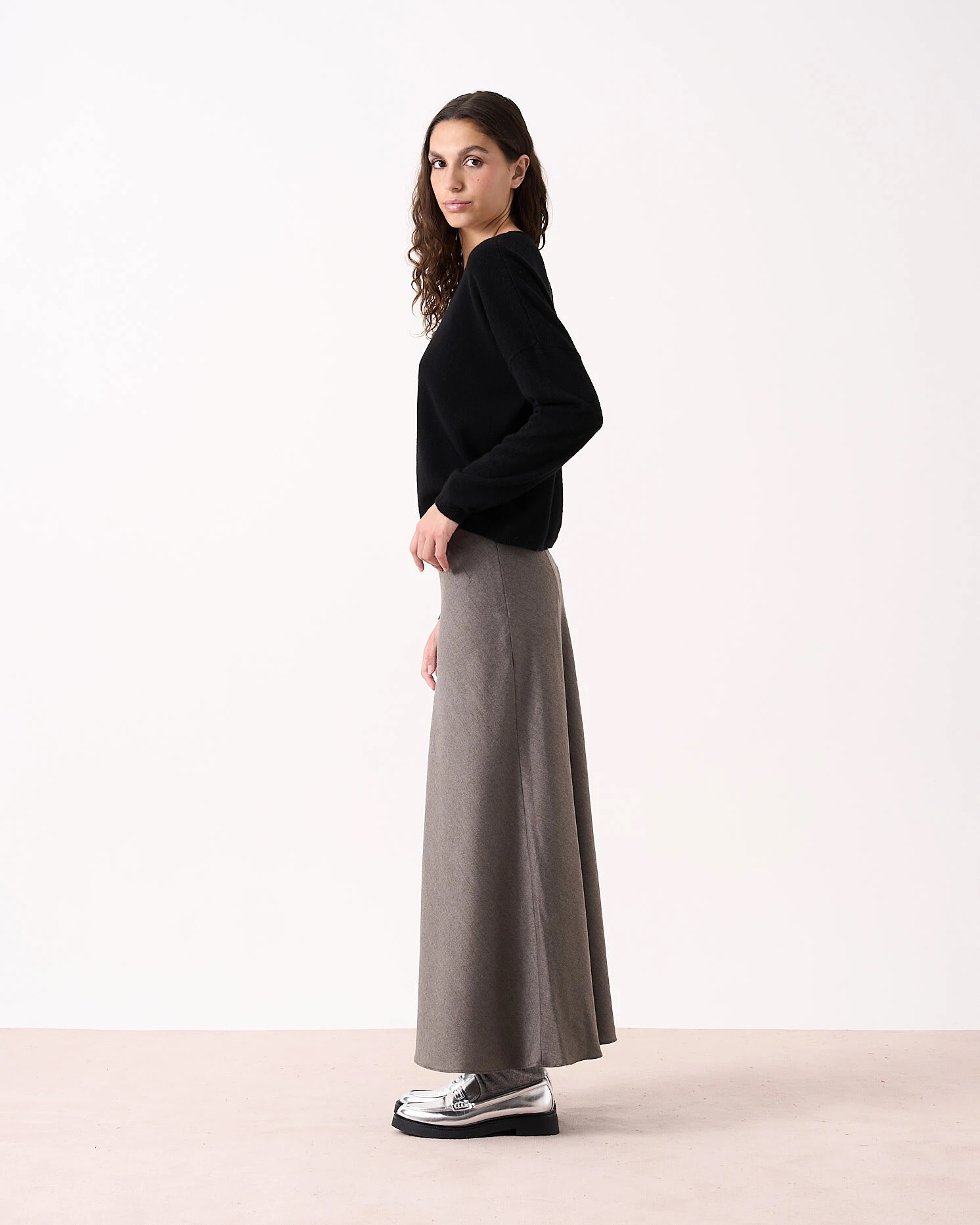 ABSOLUT CASHMERE Round Sweater in Black ABSOLUT CASHMERE Round Sweater in Black