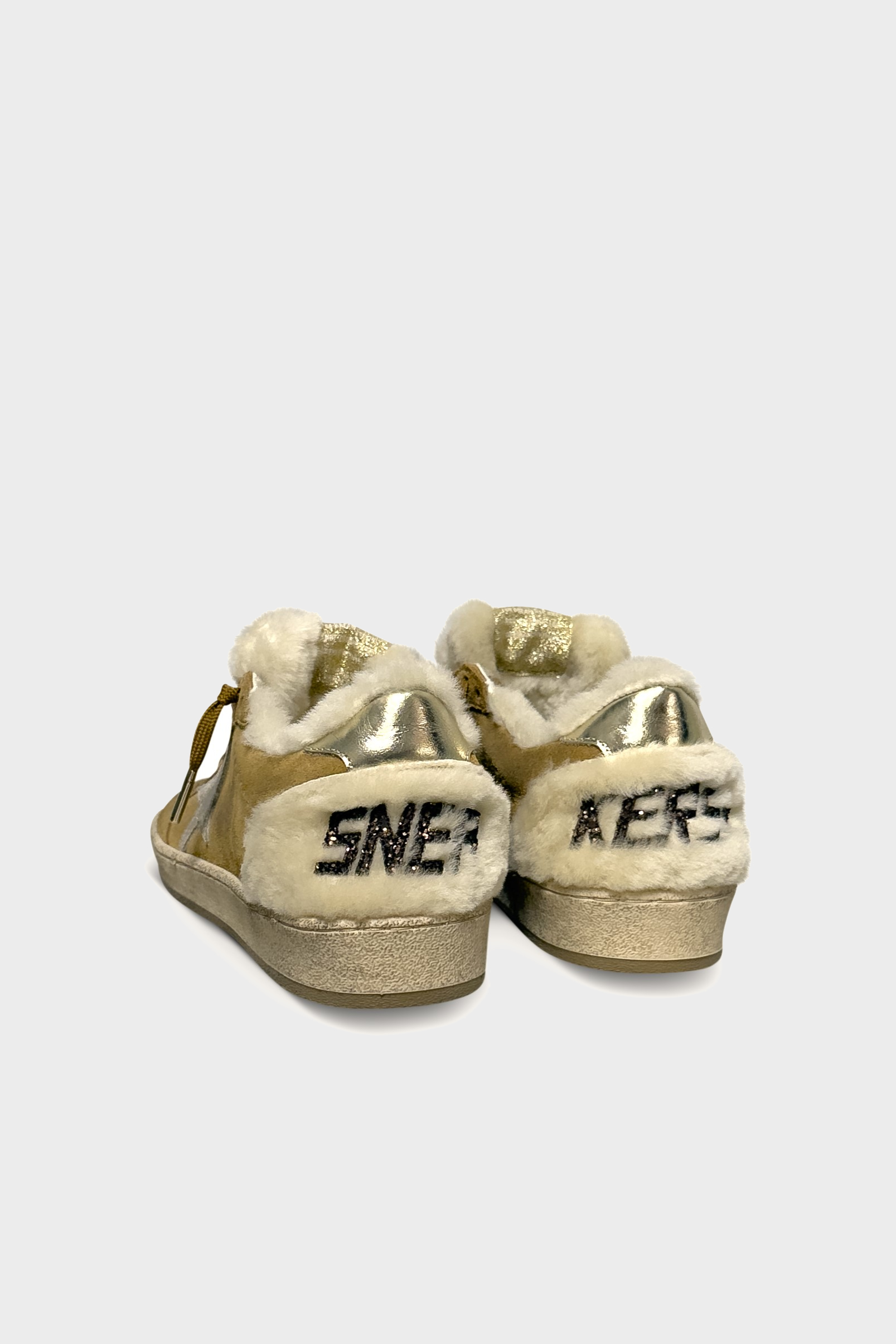 GOLDEN GOOSE Shearling Ballstar in Camel