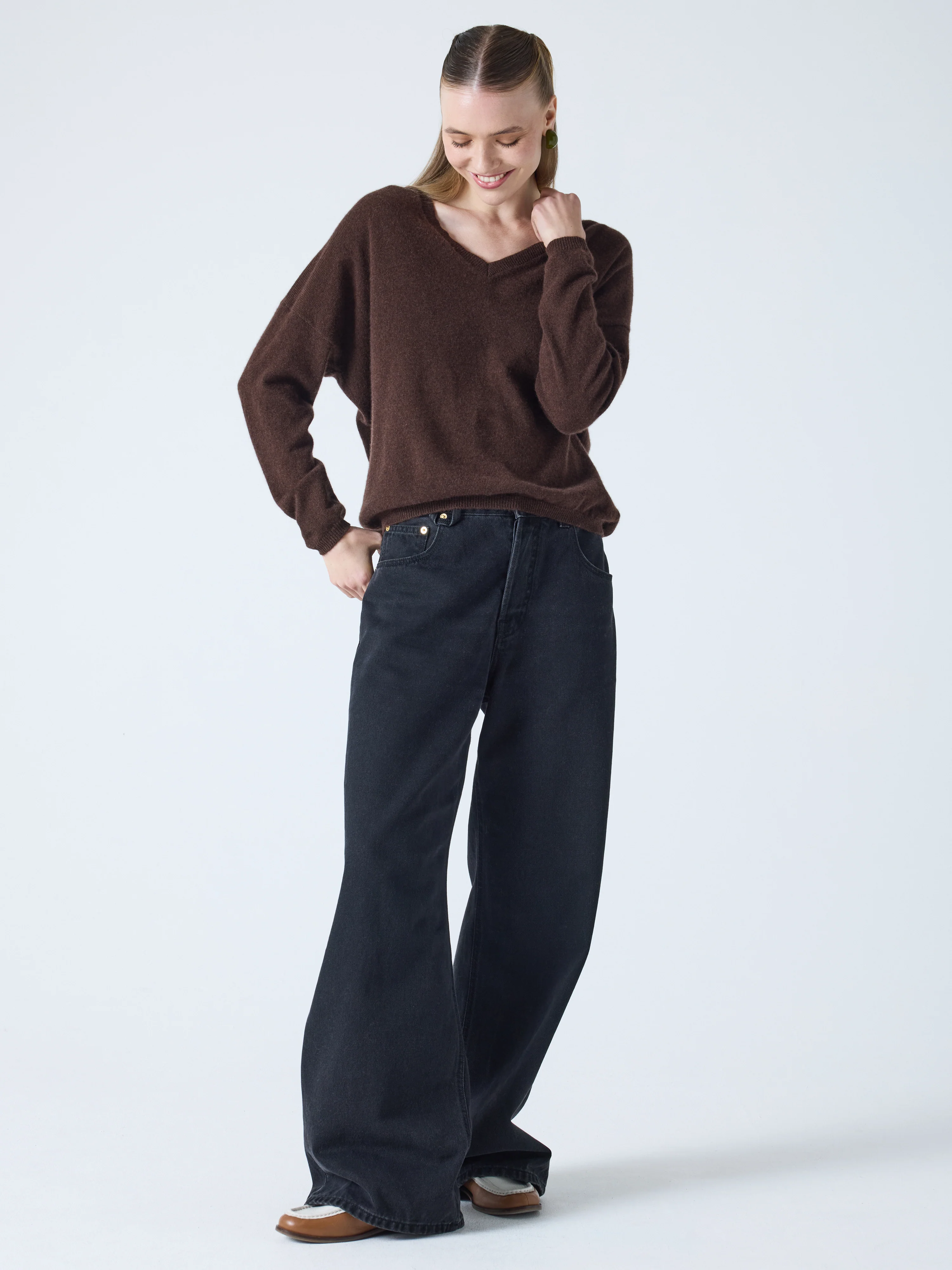 ABSOLUT CASHMERE V-Neck Sweater in Brown