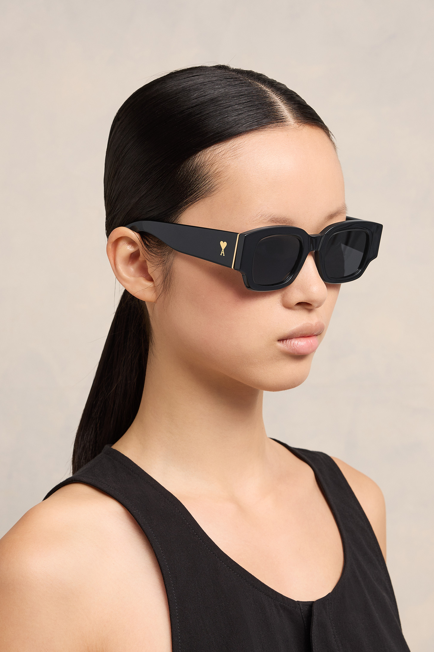 AMI PARIS de Coeur Classical Sunglasses in Black