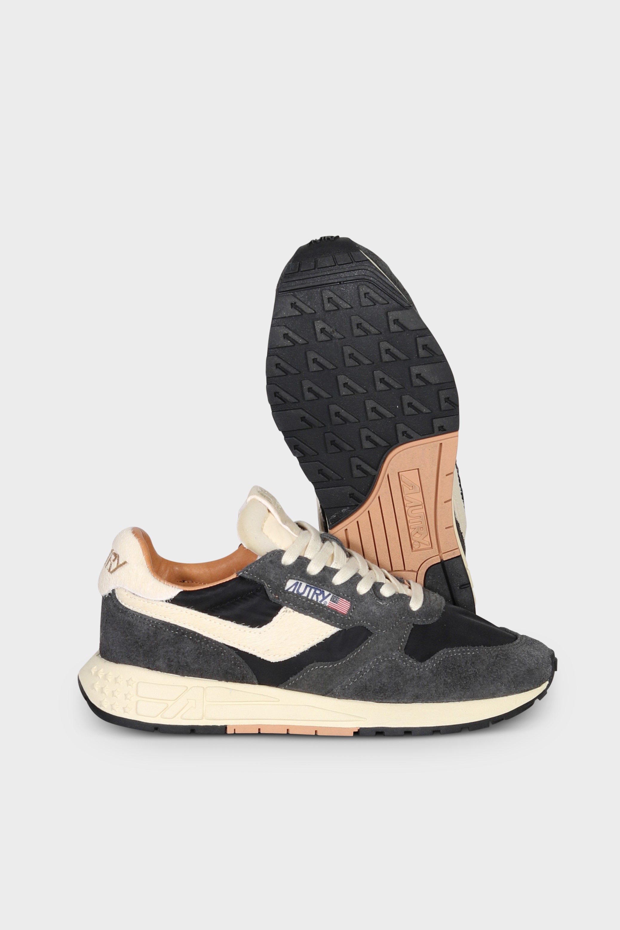 AUTRY ACTION SHOES Reelwind Low Sneaker in Black/White 47